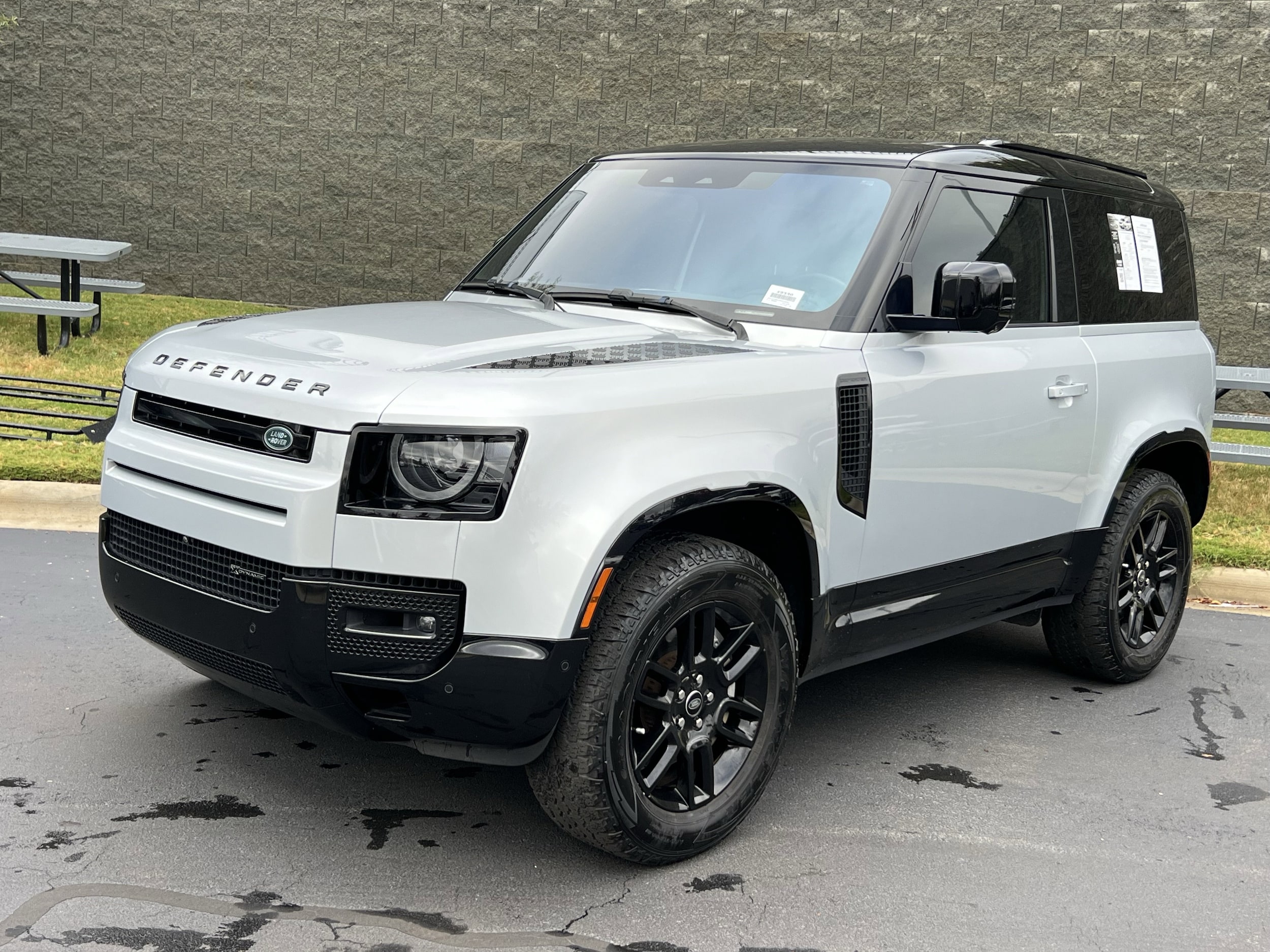 2022 Land Rover Defender X-Dynamic S's photo