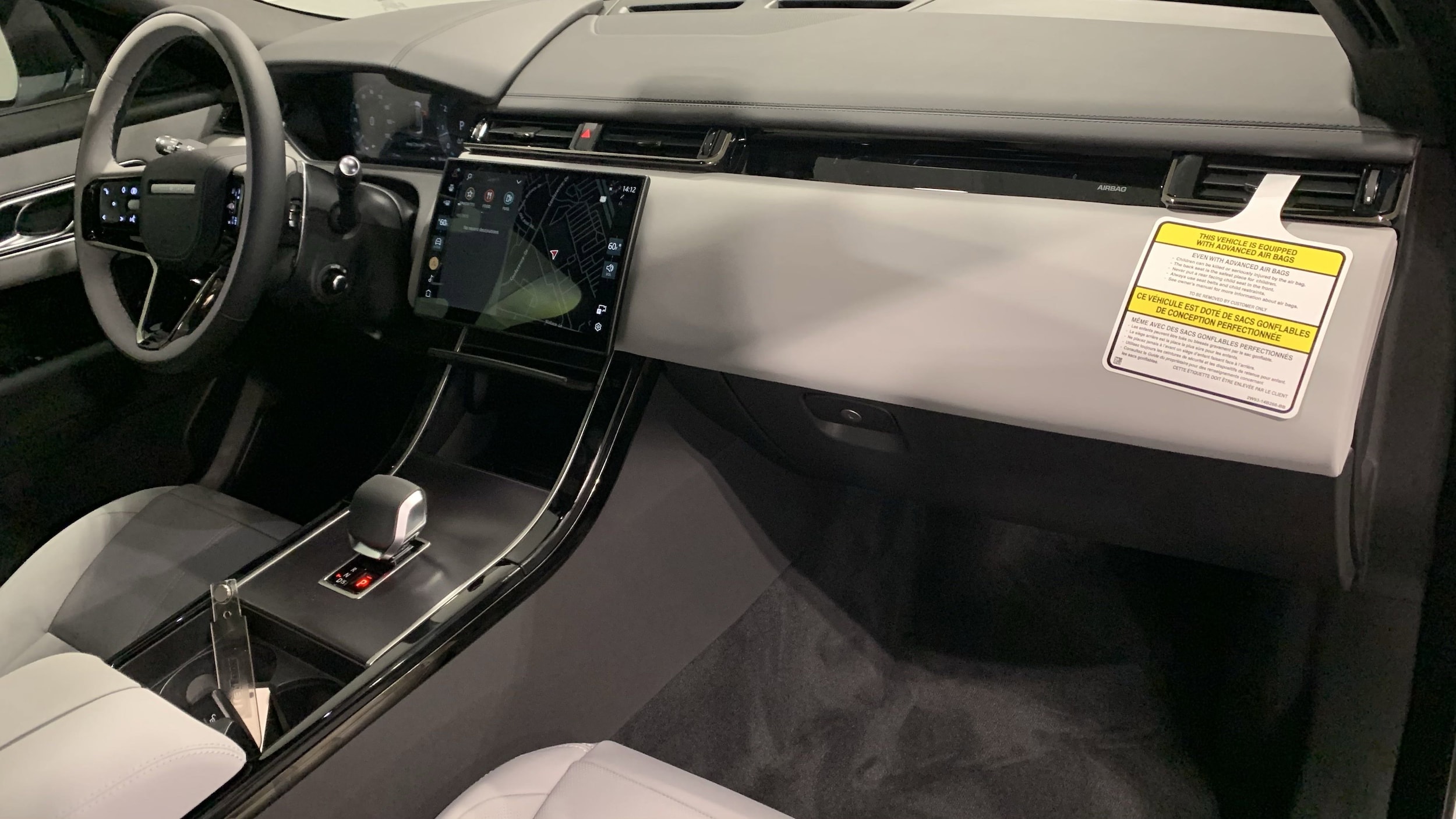 2026 Land Rover Range Rover Velar Dynamic SE photo 3