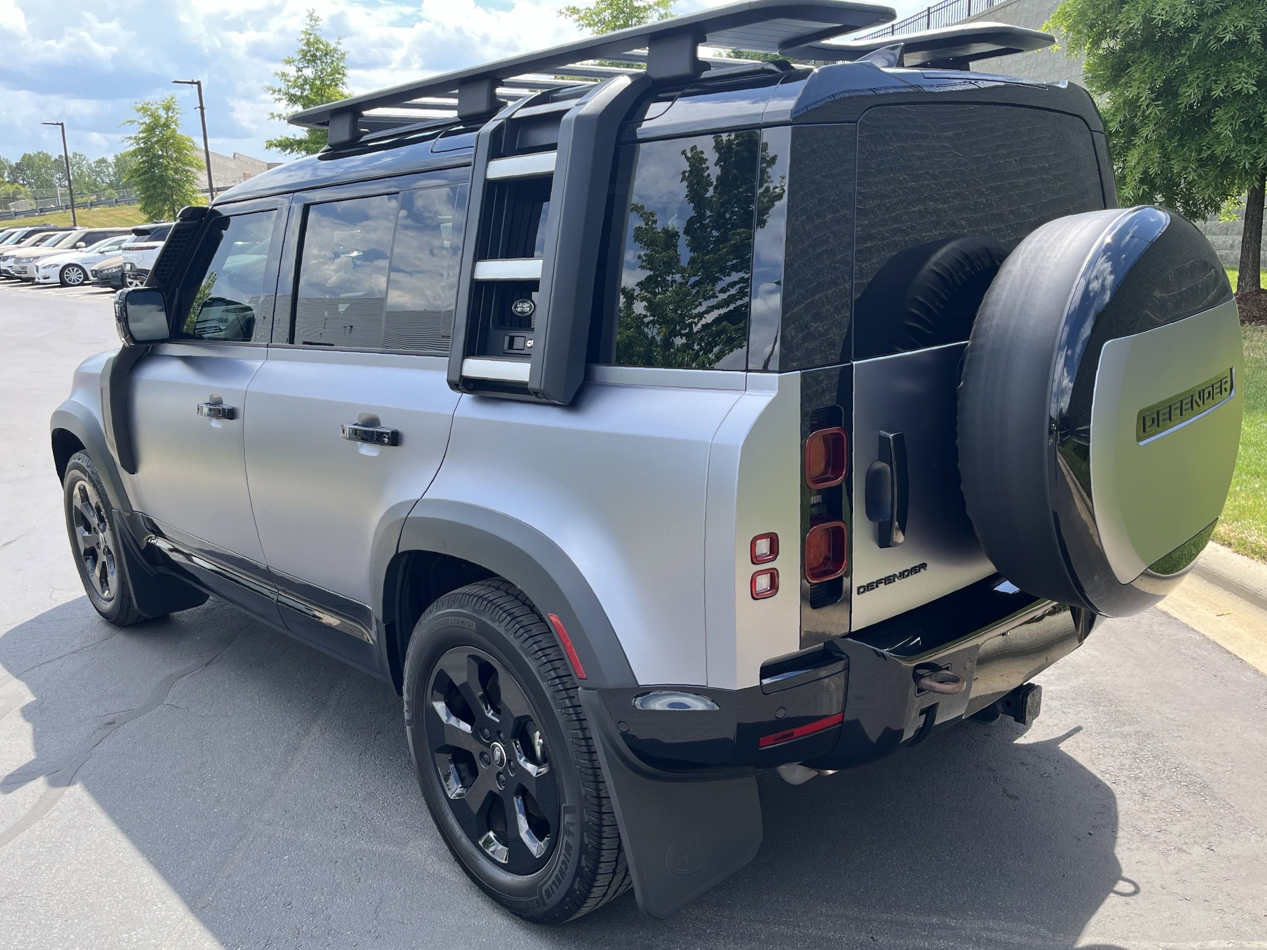 2023 Land Rover Defender X-Dynamic SE photo 2