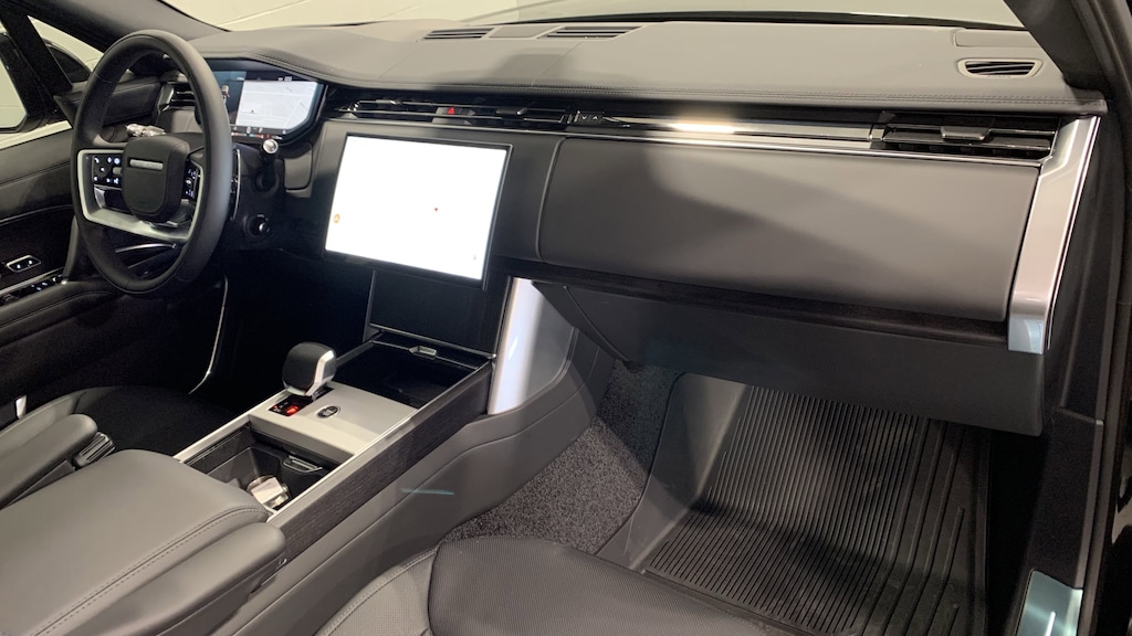 New 2025 Land Rover Range Rover SE SUV