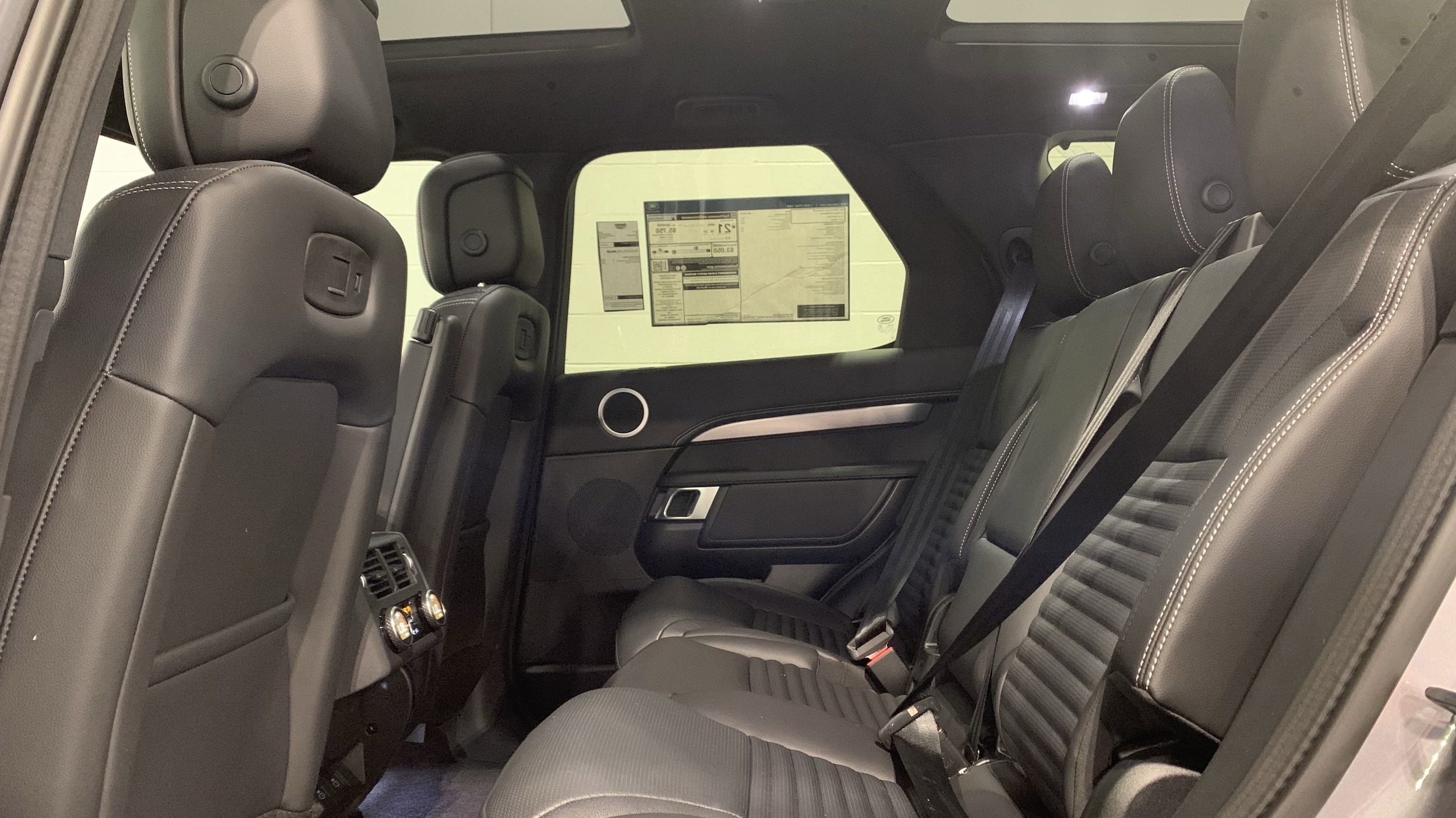 2025 Land Rover Discovery Dynamic SE photo 4