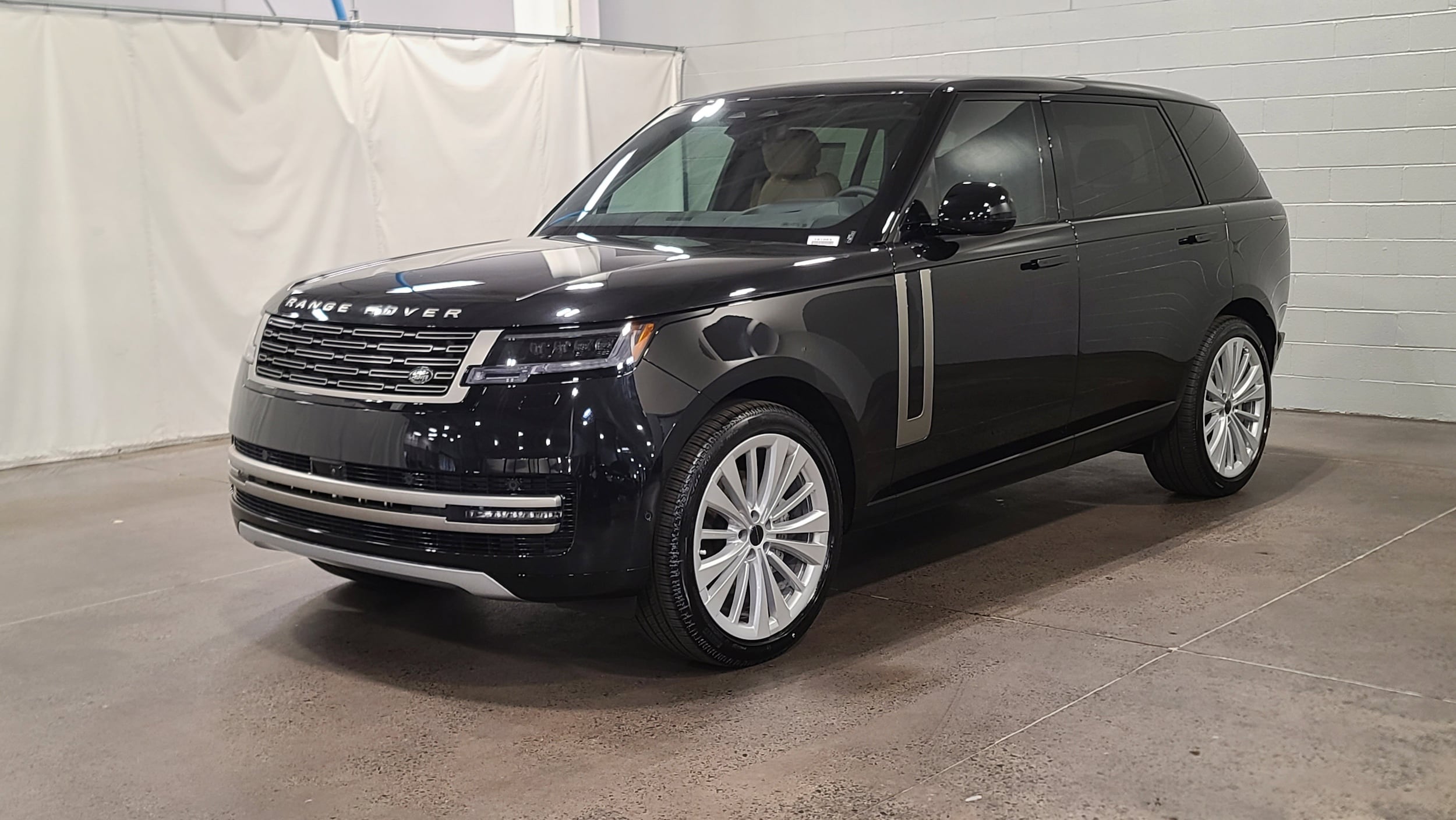 2026 Land Rover Range Rover 3.0 SE LWB 7's photo