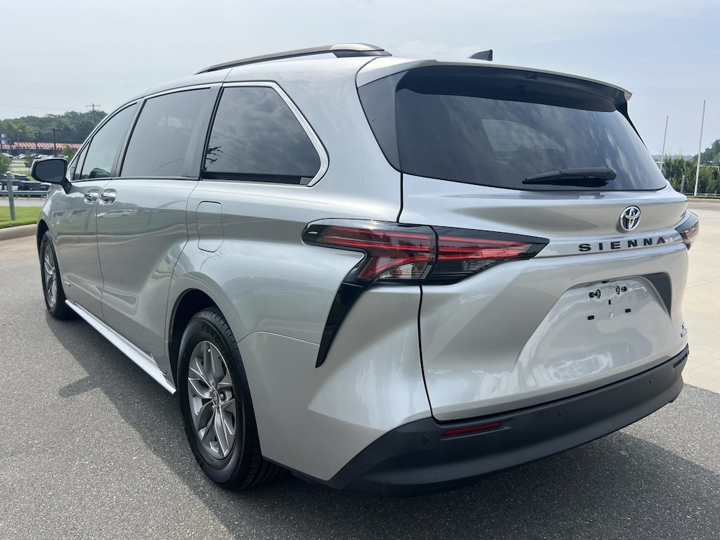 Used 2021 Toyota Sienna XLE Minivan