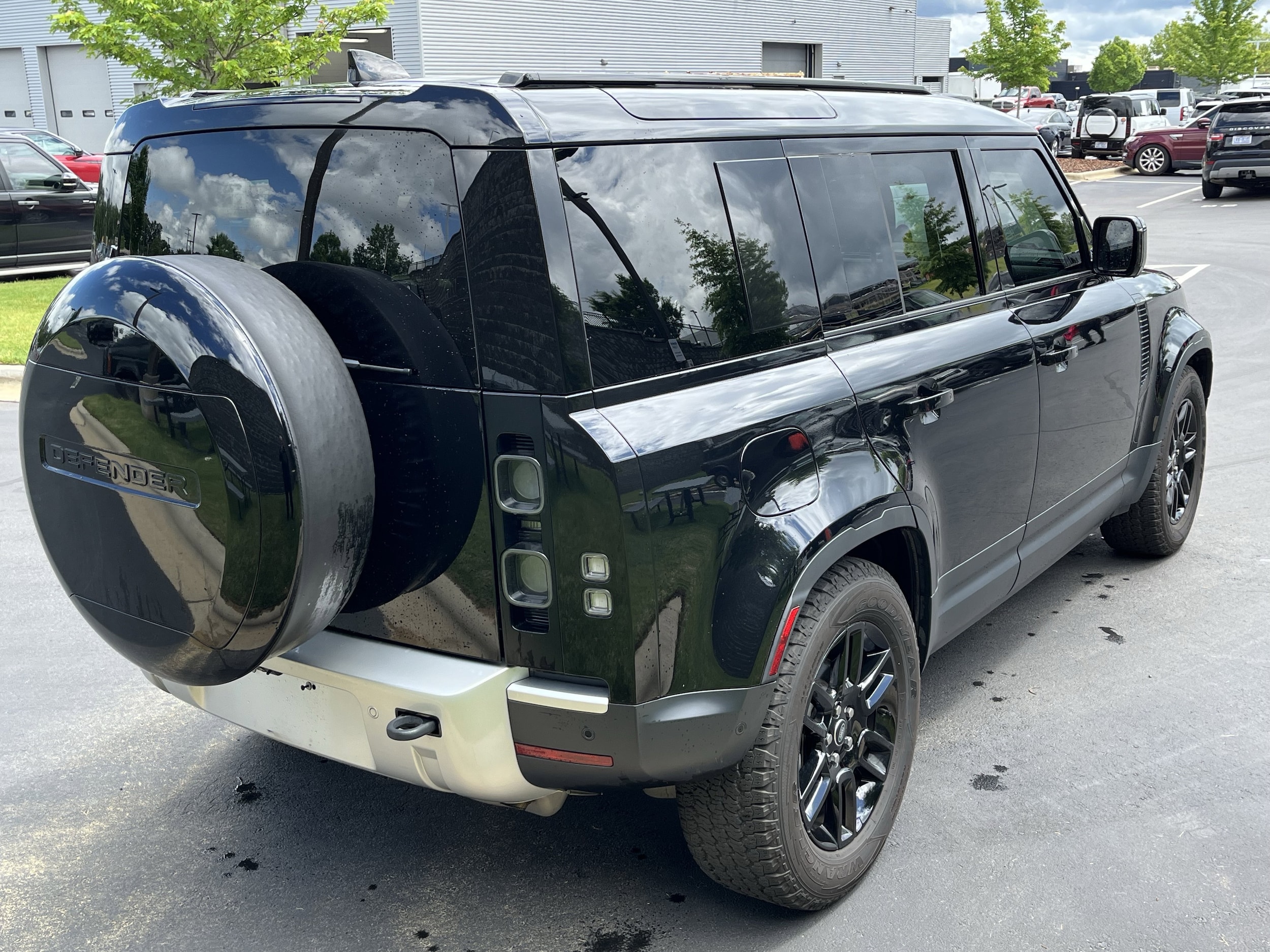 2025 Land Rover Defender S photo 4