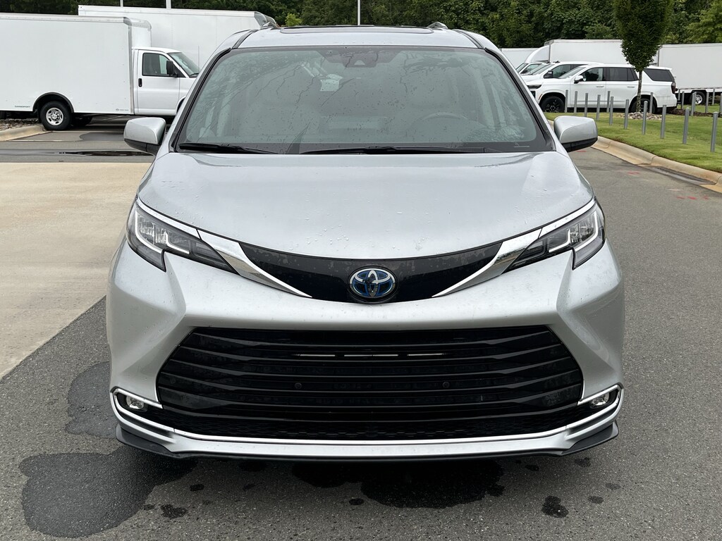 Used 2021 Toyota Sienna XLE Minivan