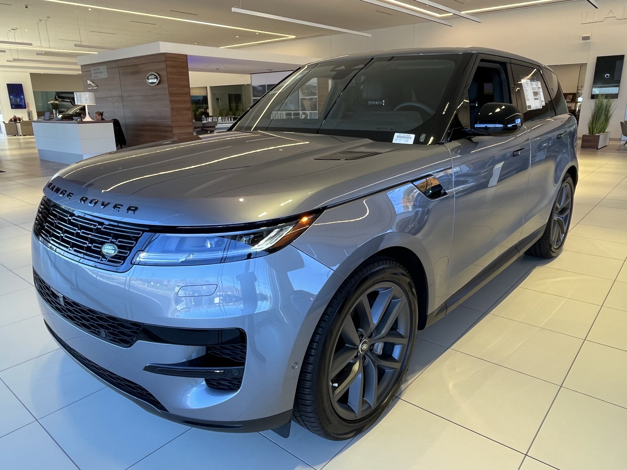 2025 Land Rover Range Rover Sport SE photo 4