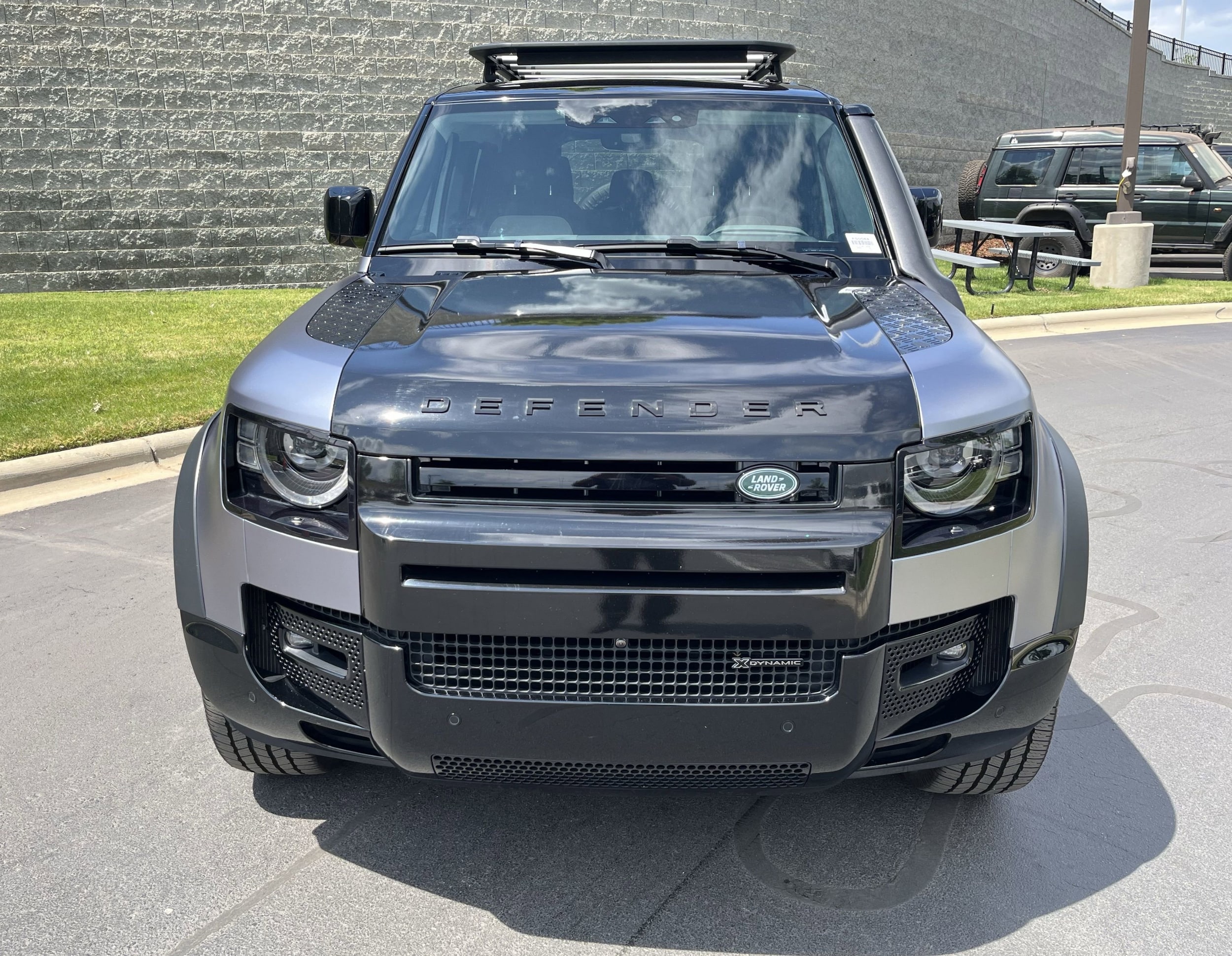 2023 Land Rover Defender X-Dynamic SE photo 3