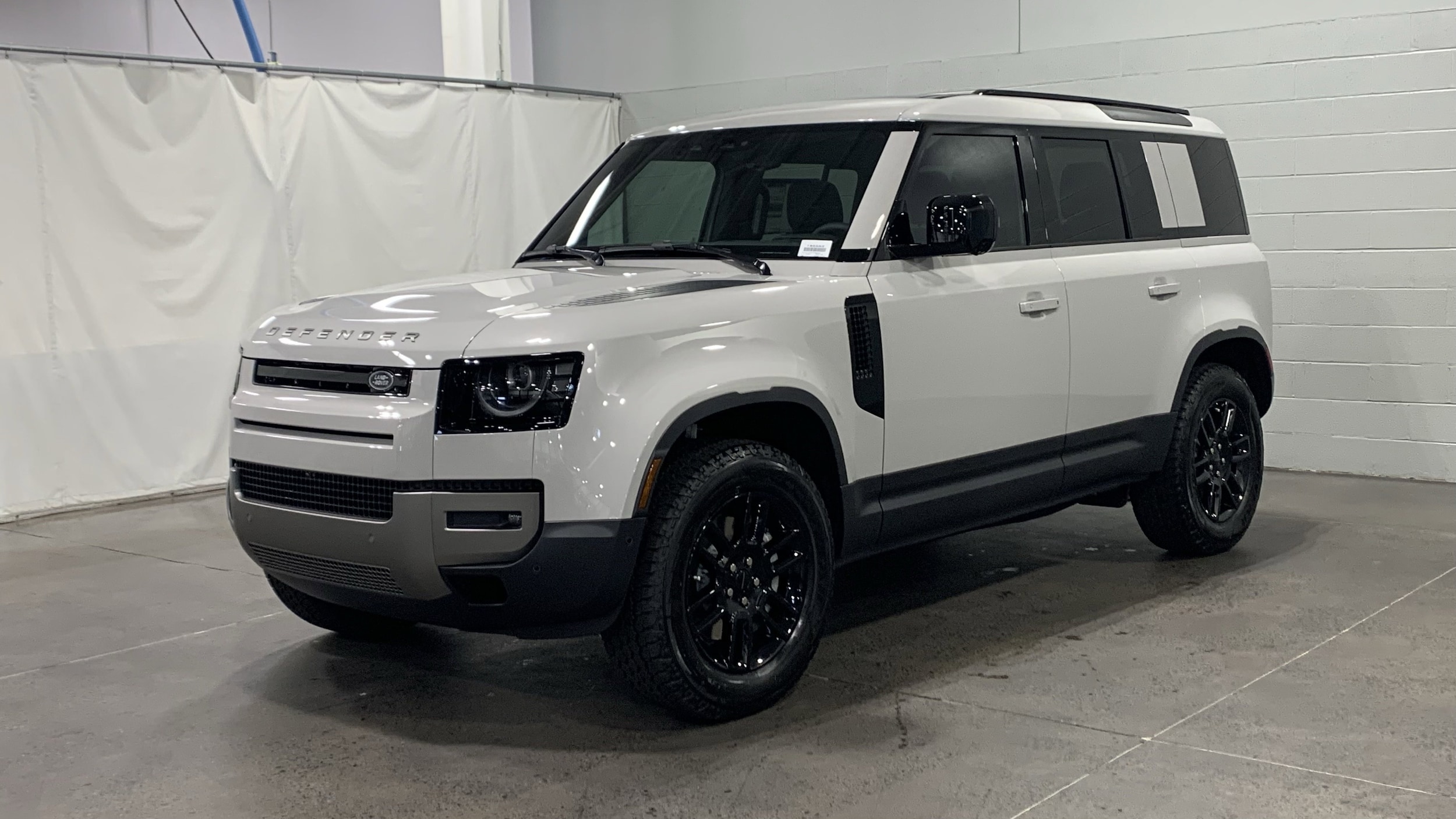 2026 Land Rover Defender S's photo