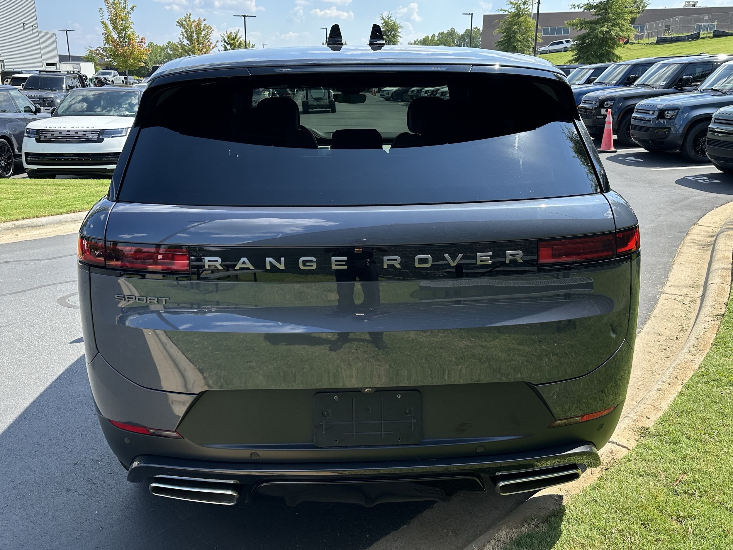 2025 Land Rover Range Rover Sport SE