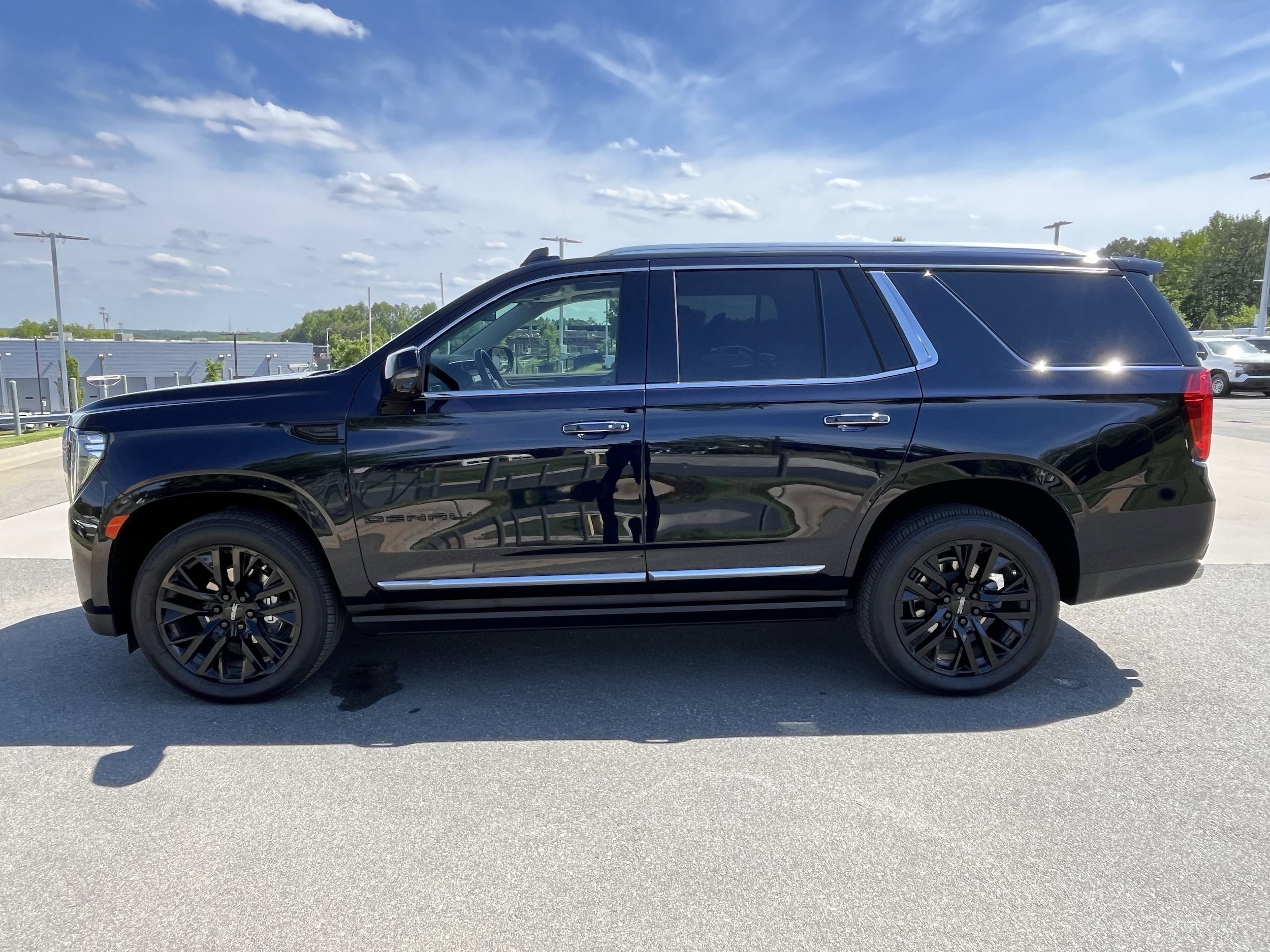 2023 GMC Yukon Denali photo 4