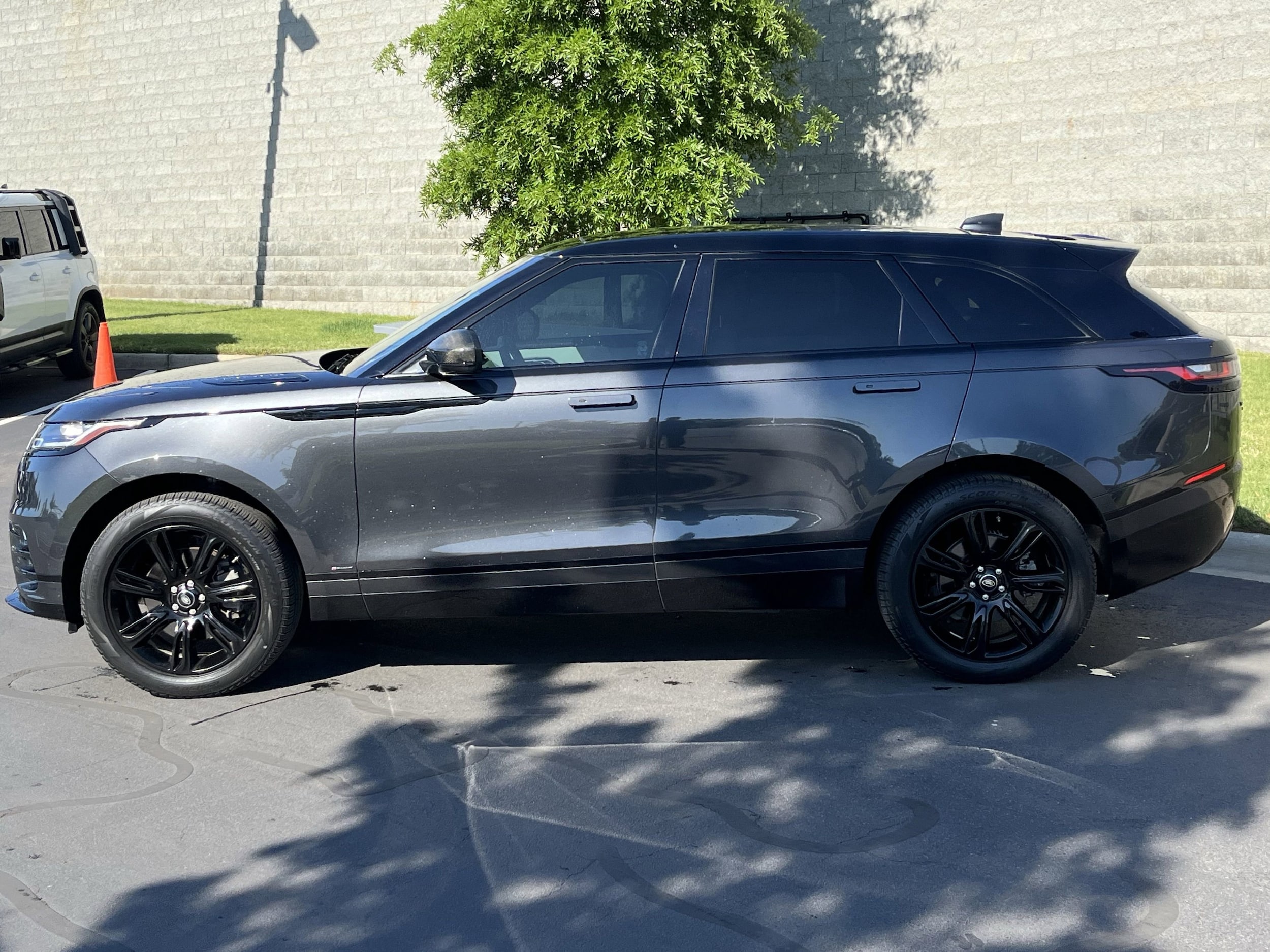 2020 Land Rover Range Rover Velar R-Dynamic S photo 2