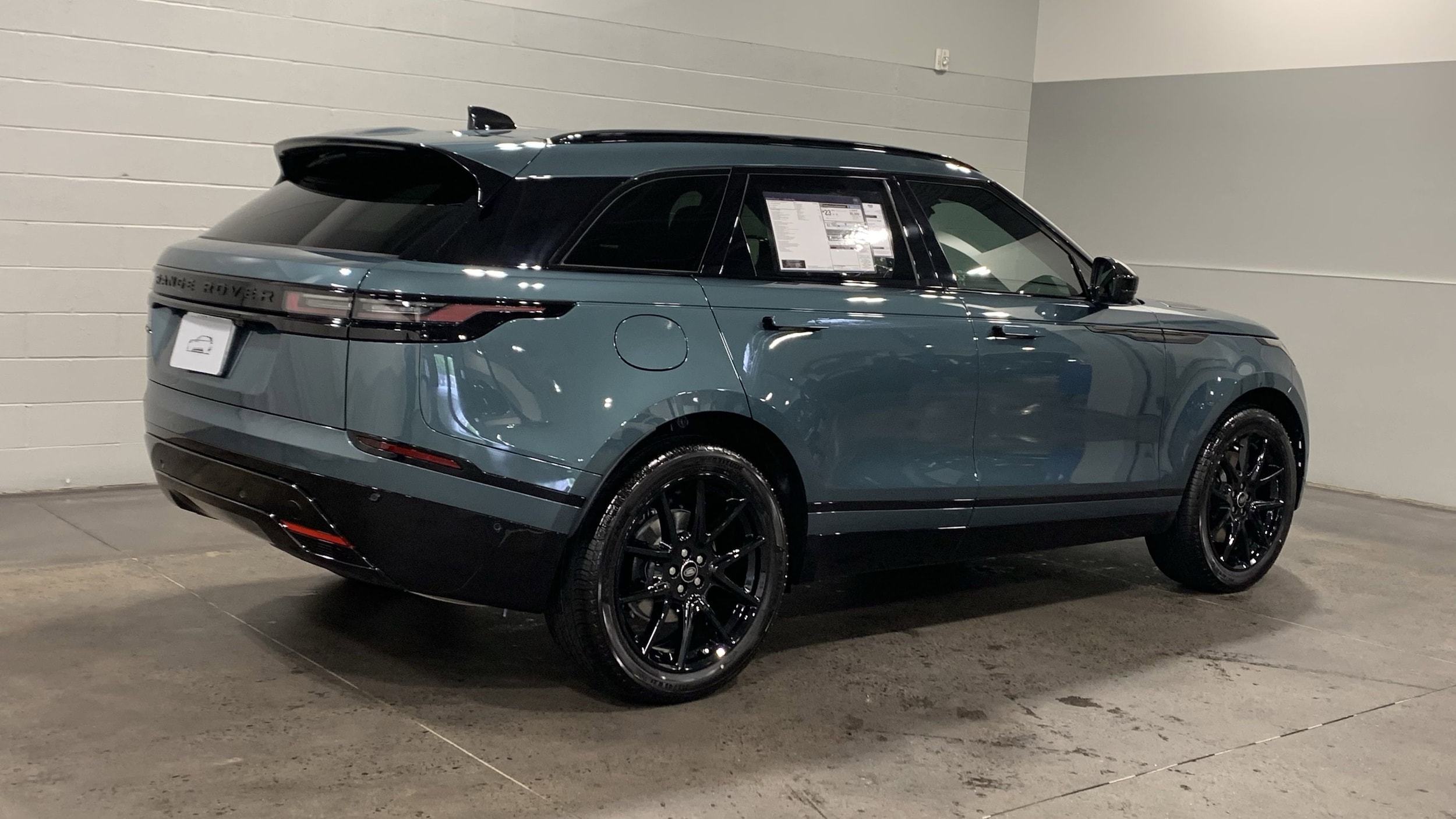 2026 Land Rover Range Rover Velar Dynamic SE photo 2