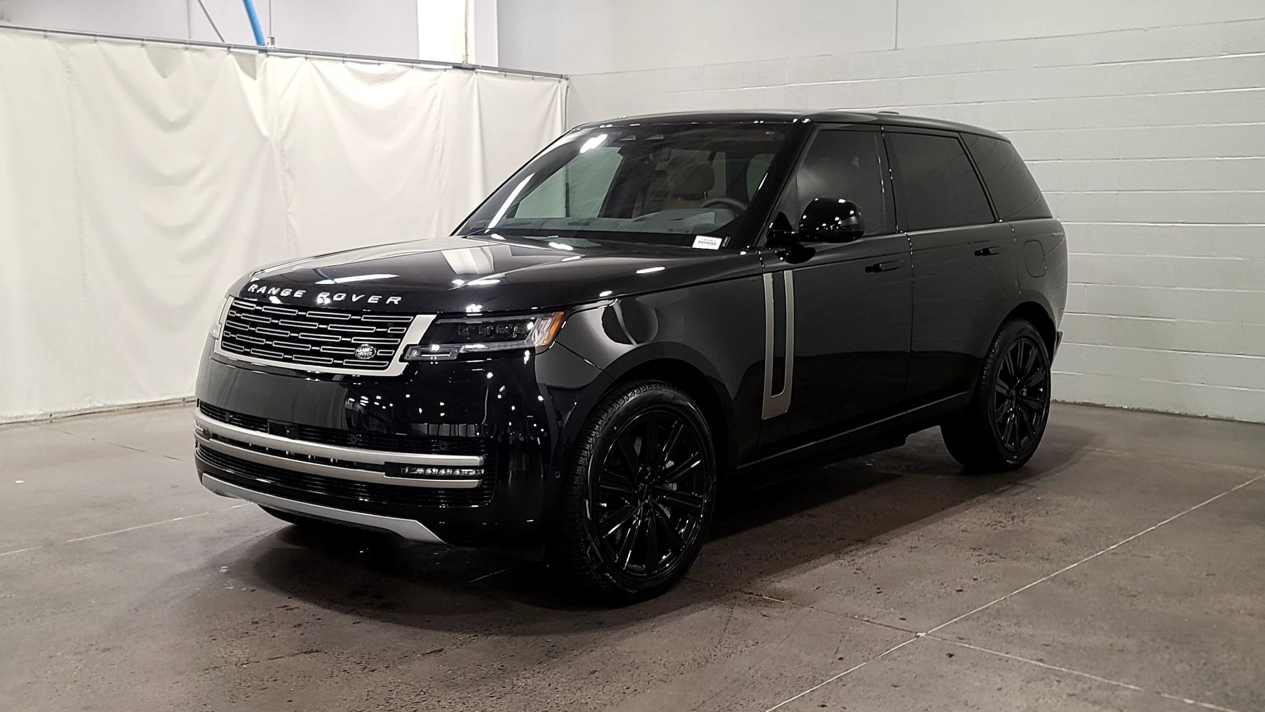 2026 Land Rover Range Rover SE's photo