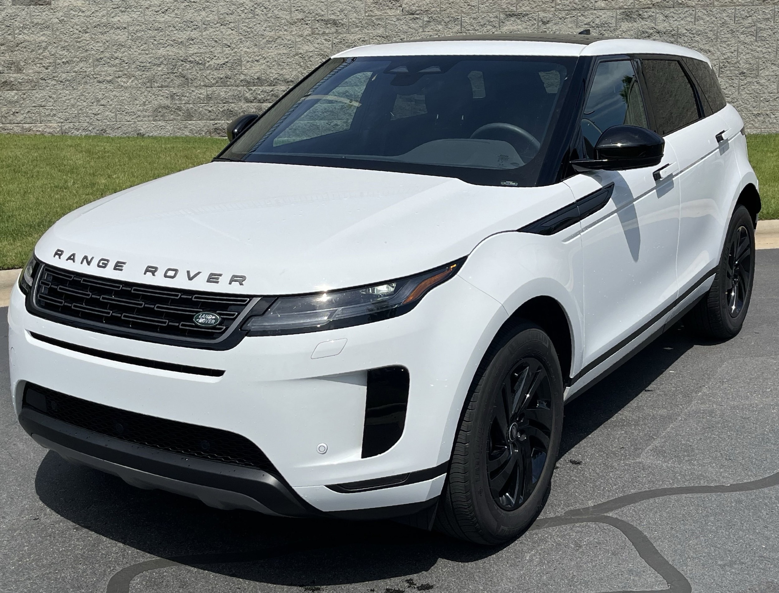 2026 Land Rover Range Rover Evoque S's photo