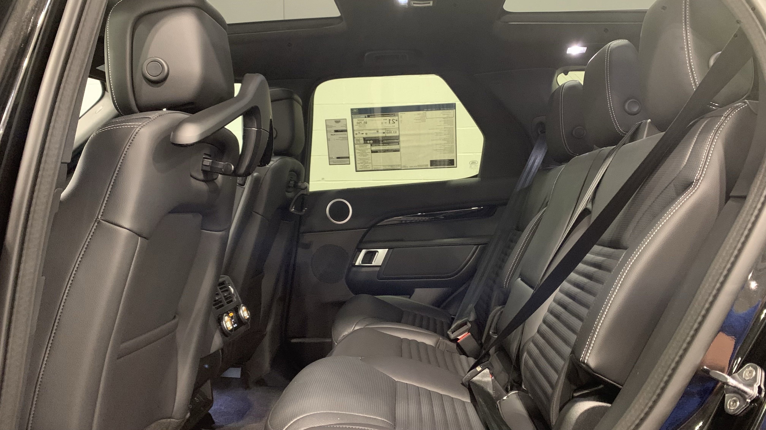 2025 Land Rover Discovery S photo 5