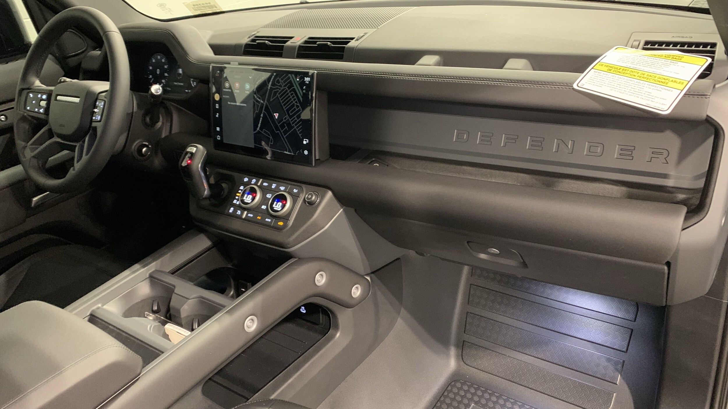 2025 Land Rover Defender 110 S photo 3