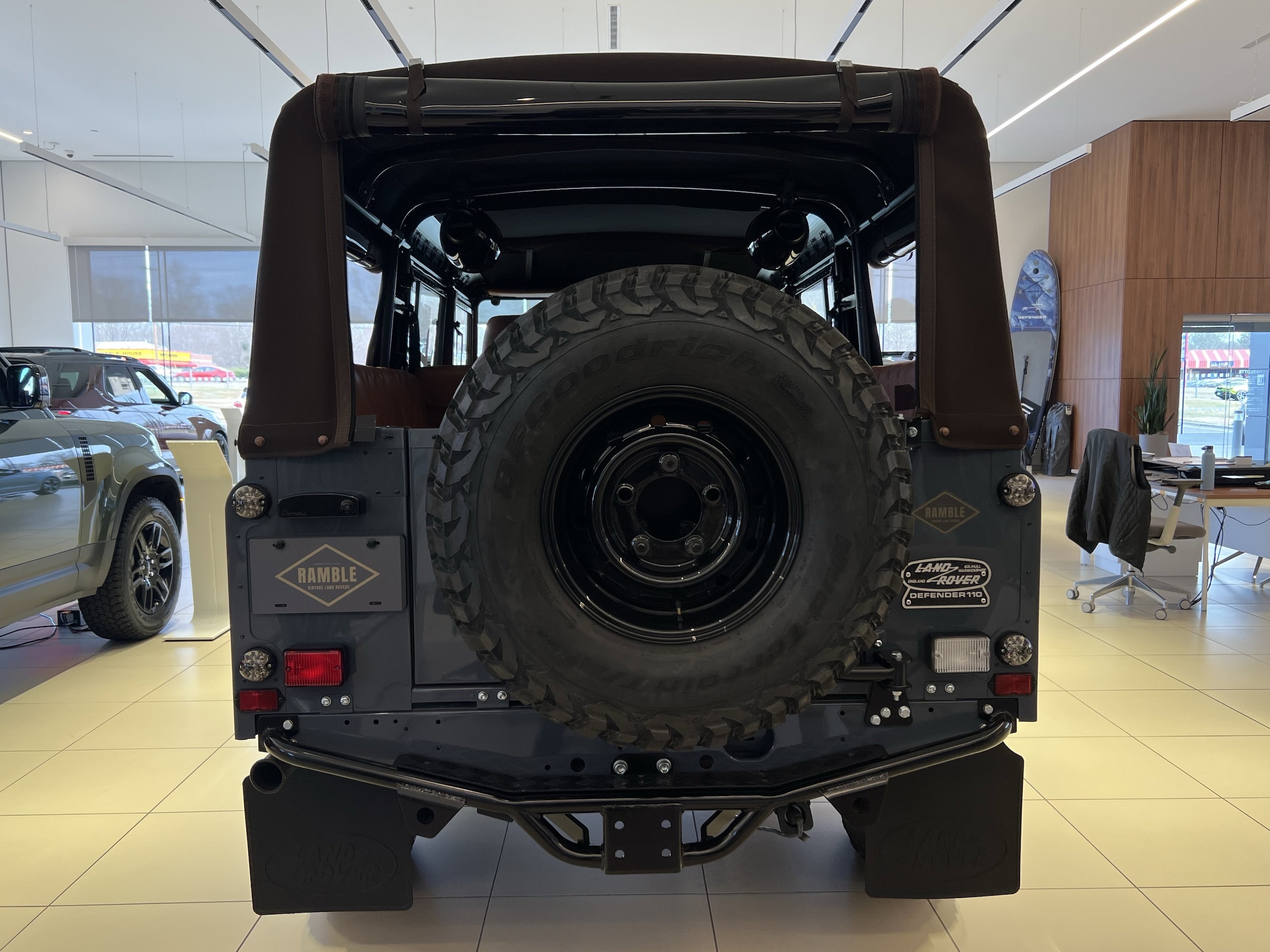 1998 Land Rover Defender 110 photo 2