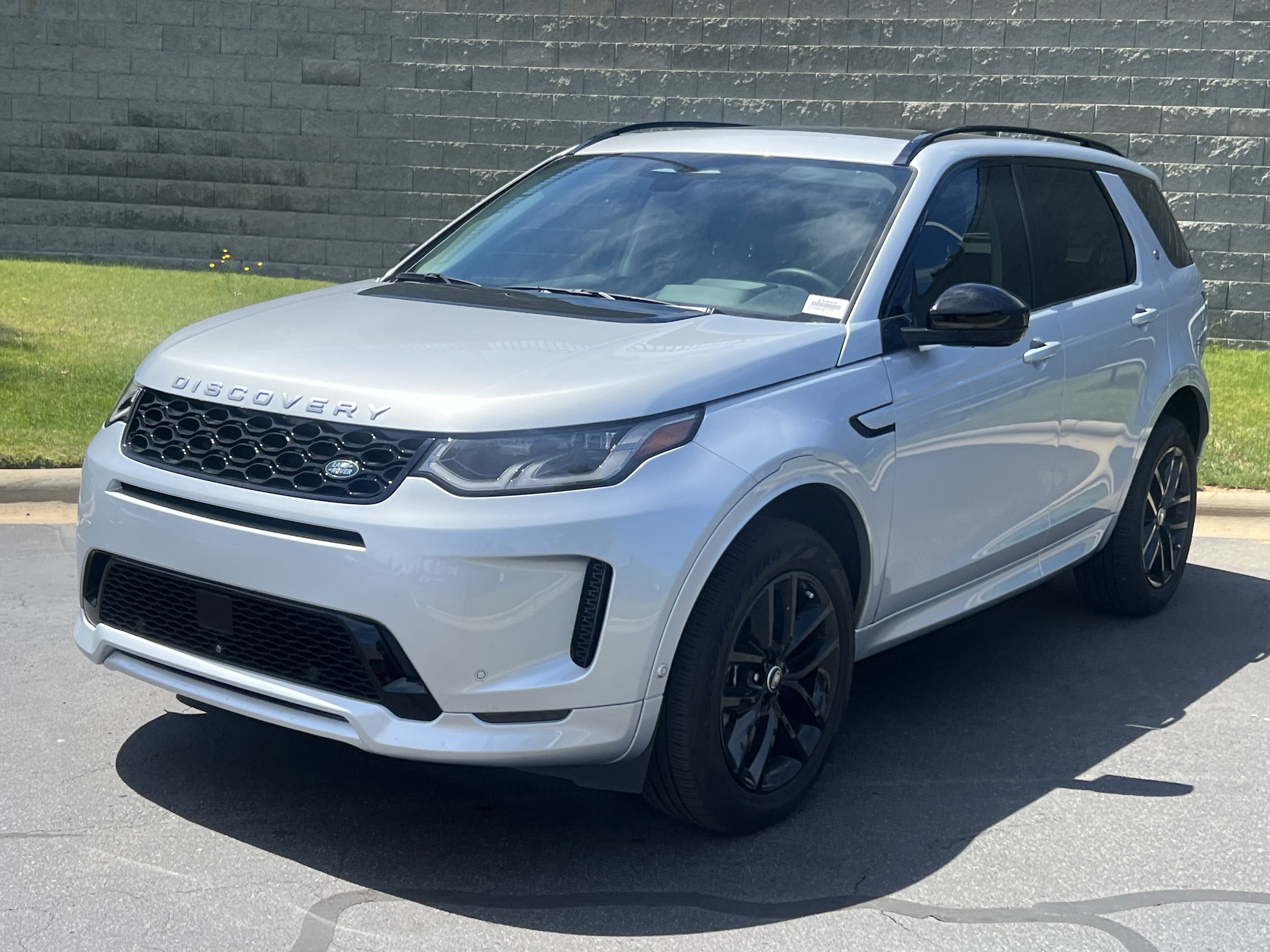 2025 Land Rover Discovery Sport 2.0 S's photo