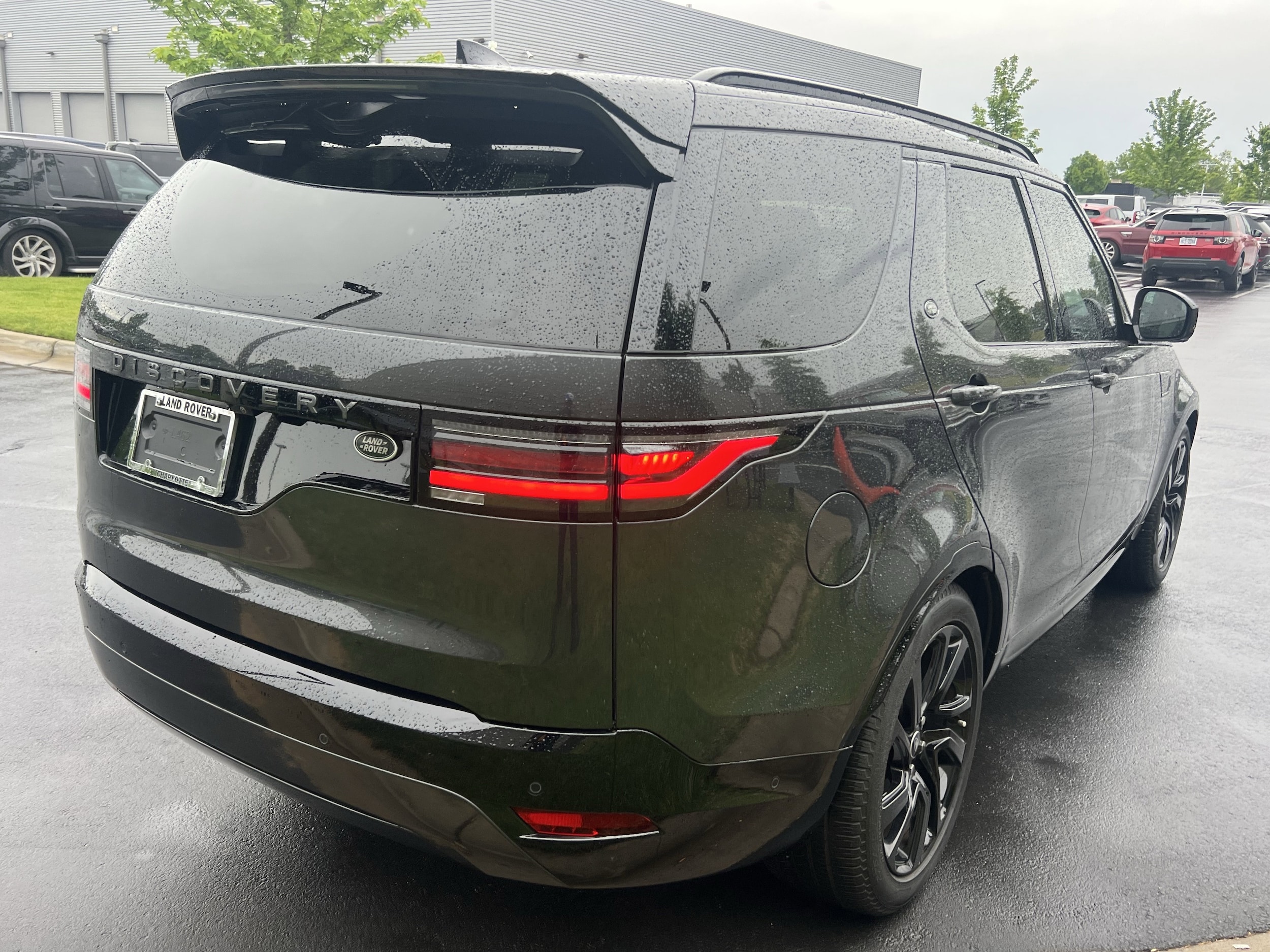 2023 Land Rover Discovery S R-Dynamic photo 4