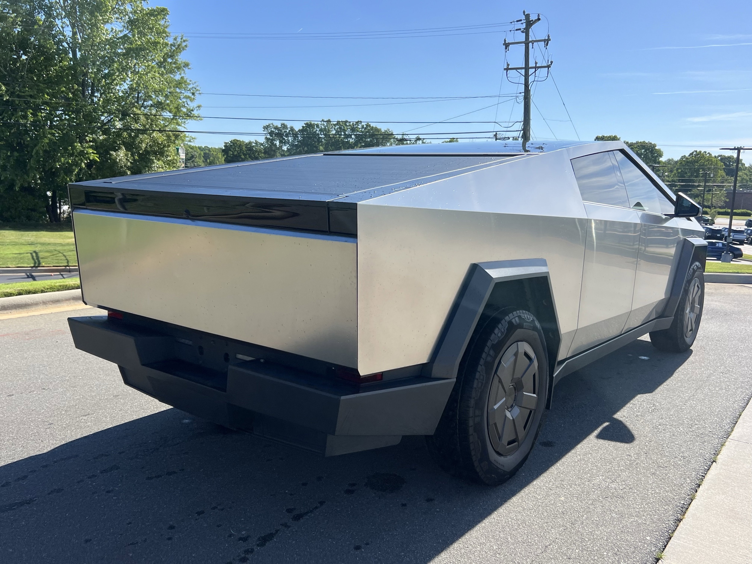 2024 Tesla Cybertruck photo 3