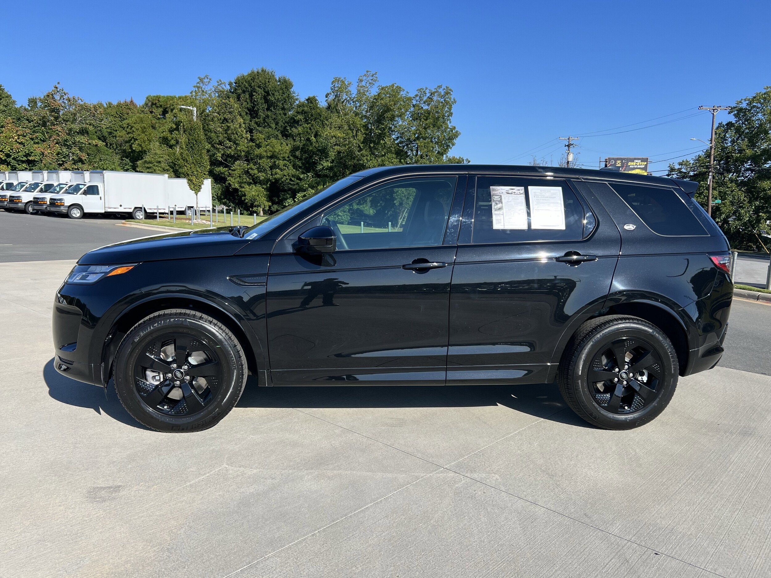 2023 Land Rover Discovery Sport S R-Dynamic photo 2