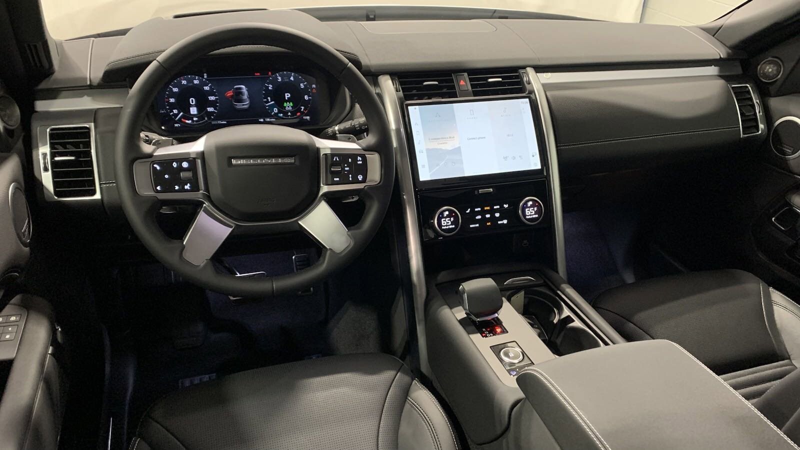 2025 Land Rover Discovery Dynamic SE photo 4