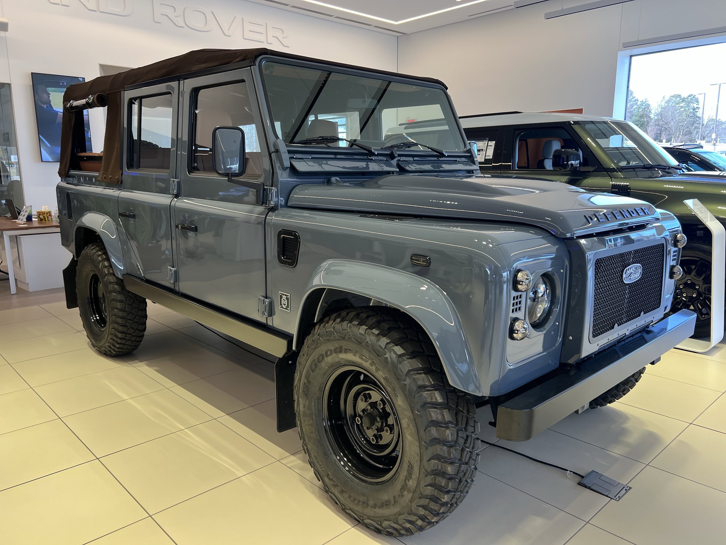 1998 Land Rover Defender 110 photo 5