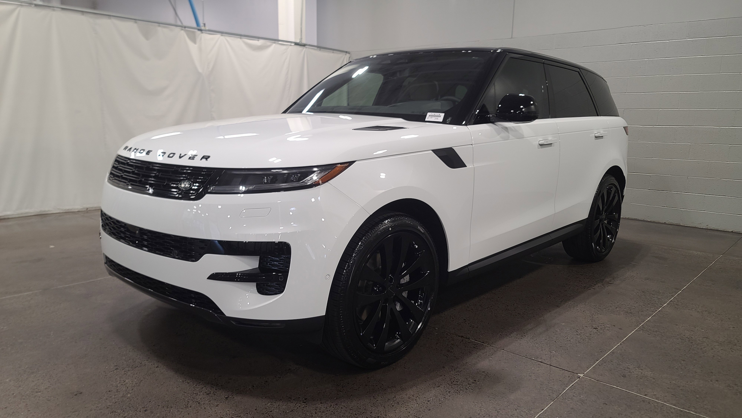 2026 Land Rover Range Rover Sport SE's photo