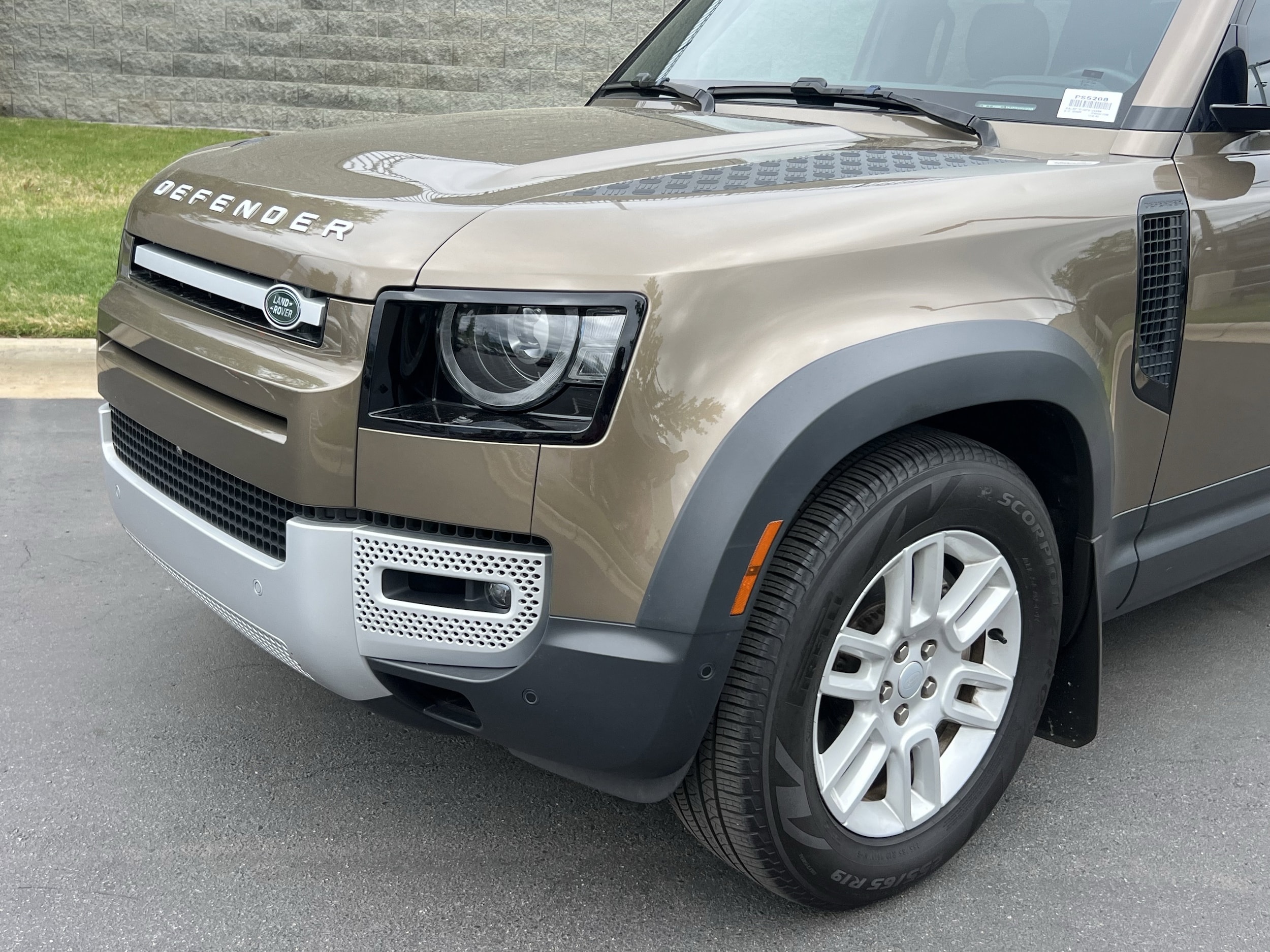 2023 Land Rover Defender SE photo 6