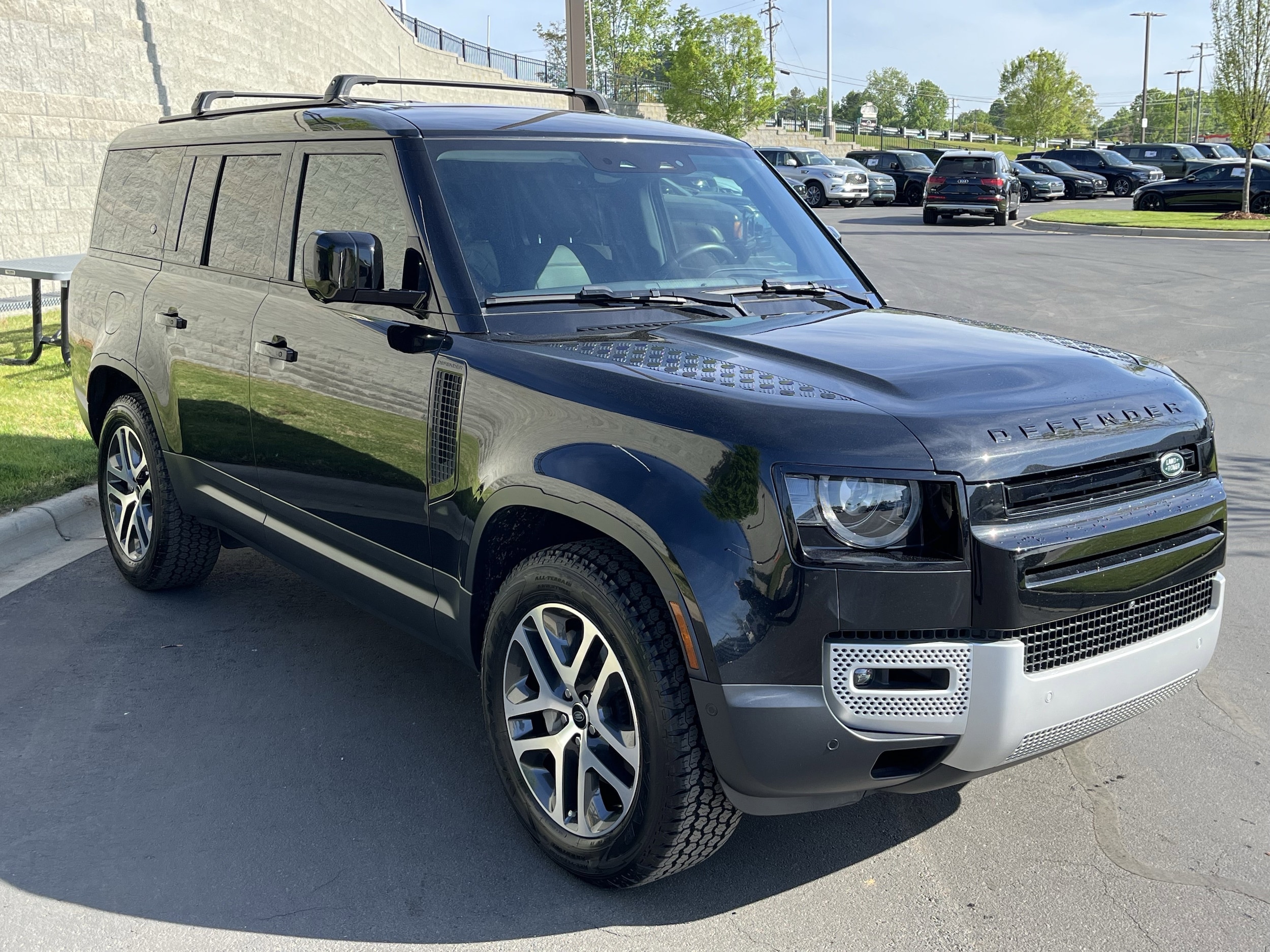 2024 Land Rover Defender 130 P300 S photo 5