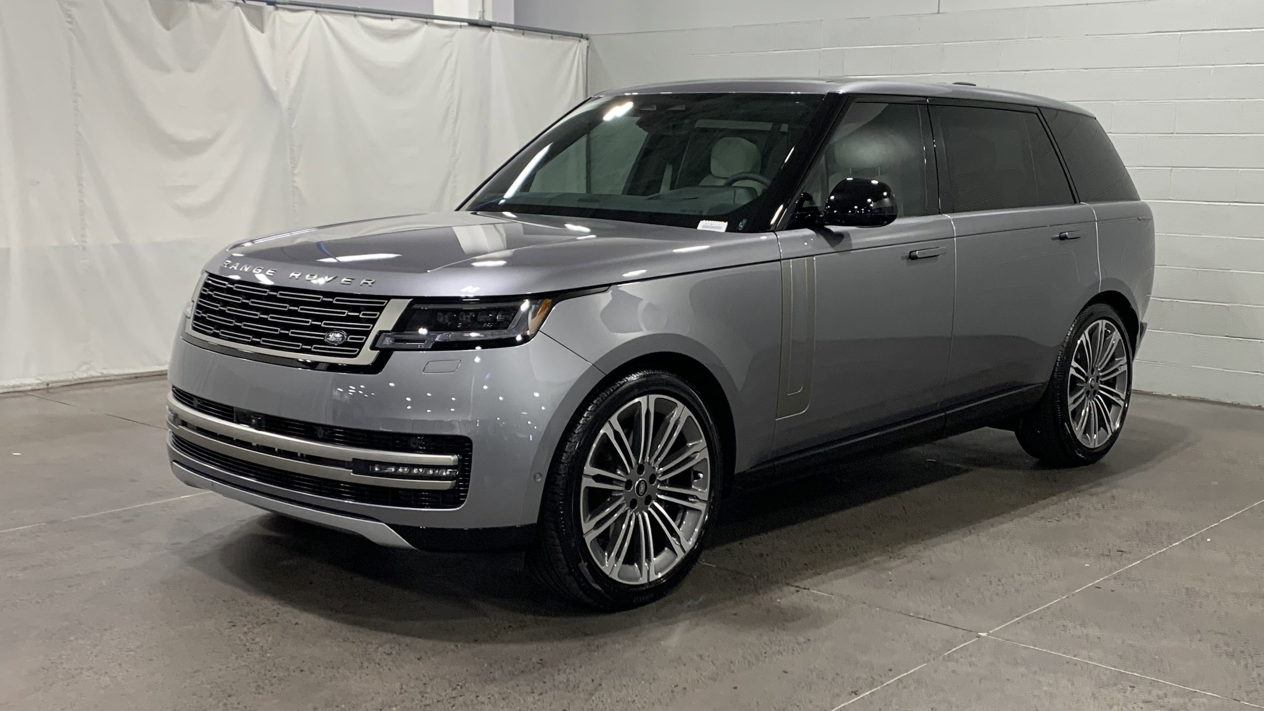 2025 Land Rover Range Rover SE's photo