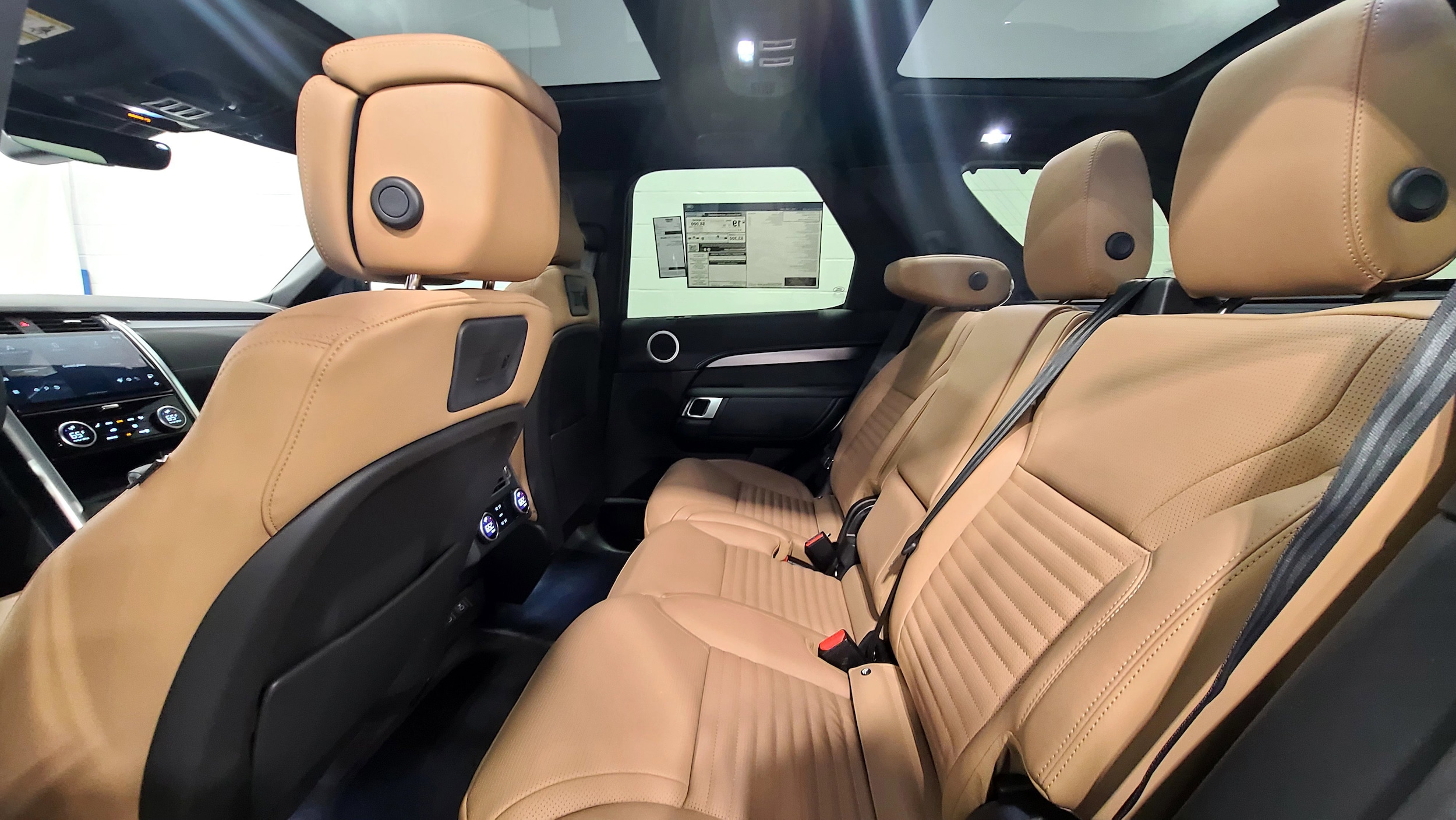 2026 Land Rover Discovery photo 5