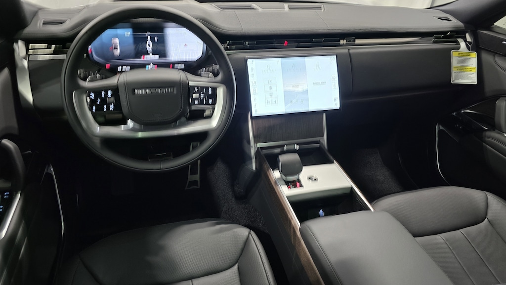 New 2025 Land Rover Range Rover P400 SE SUV