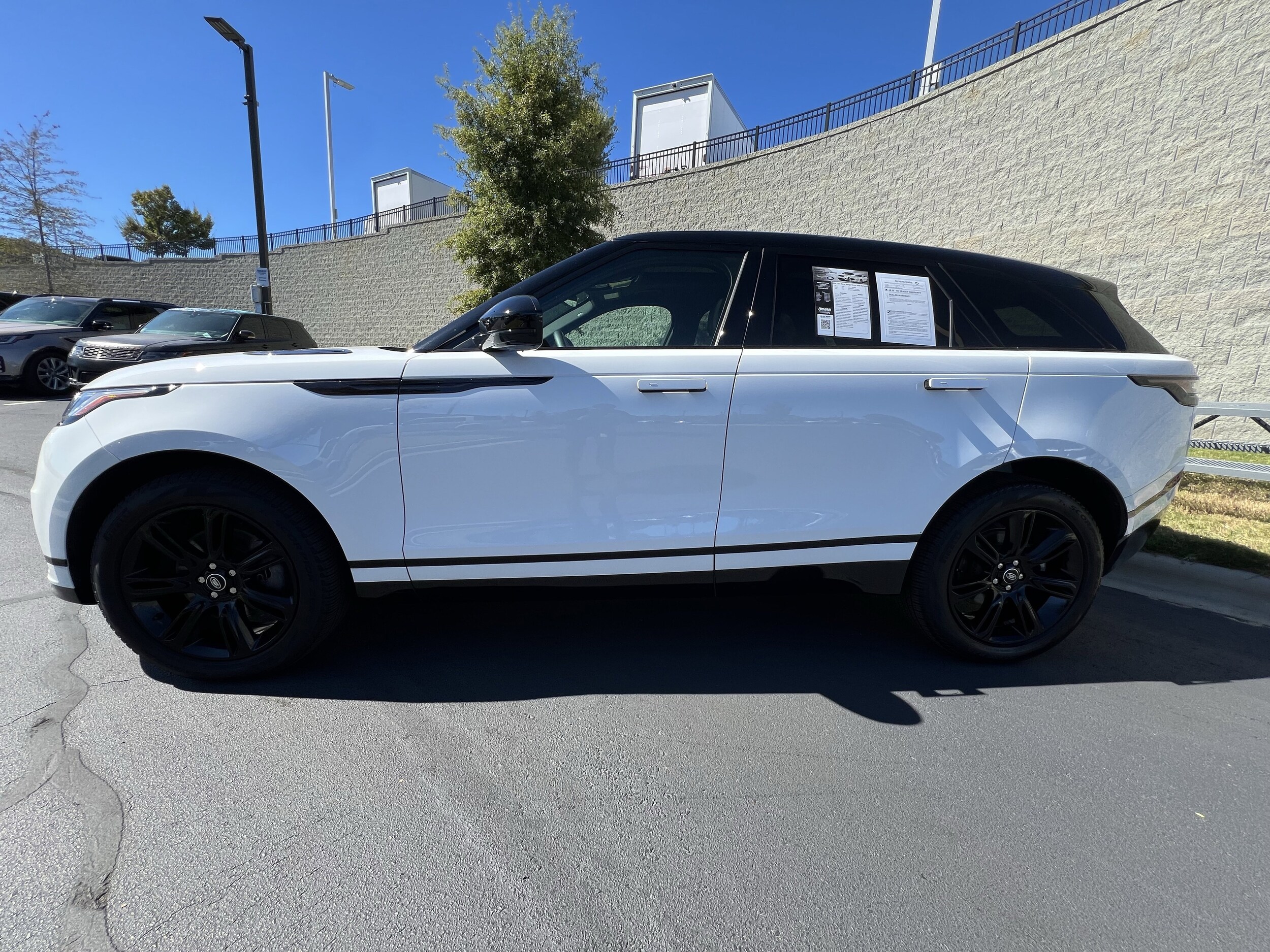 2024 Land Rover Range Rover Velar SE photo 2