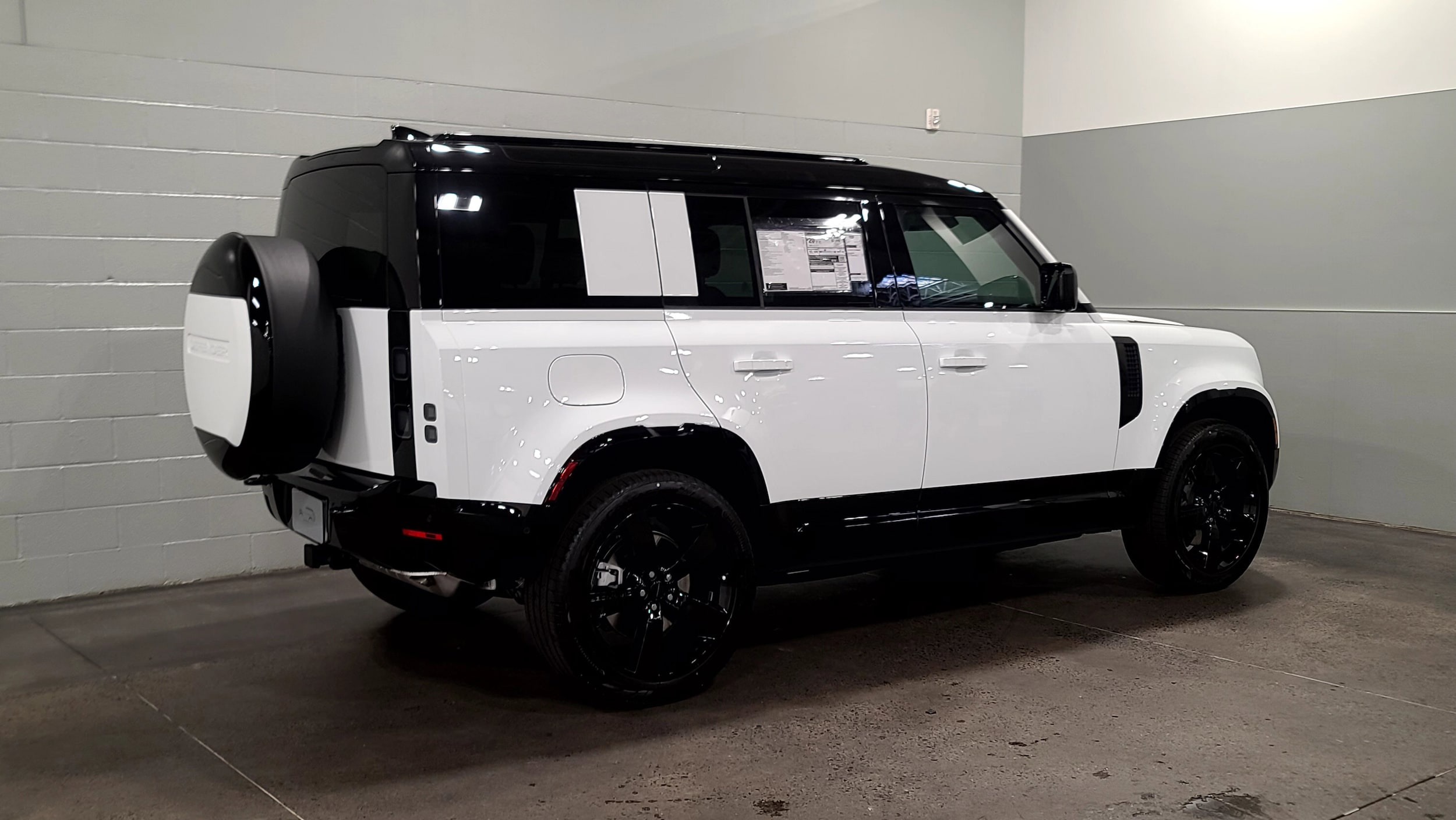 2026 Land Rover Defender X-Dynamic SE photo 2