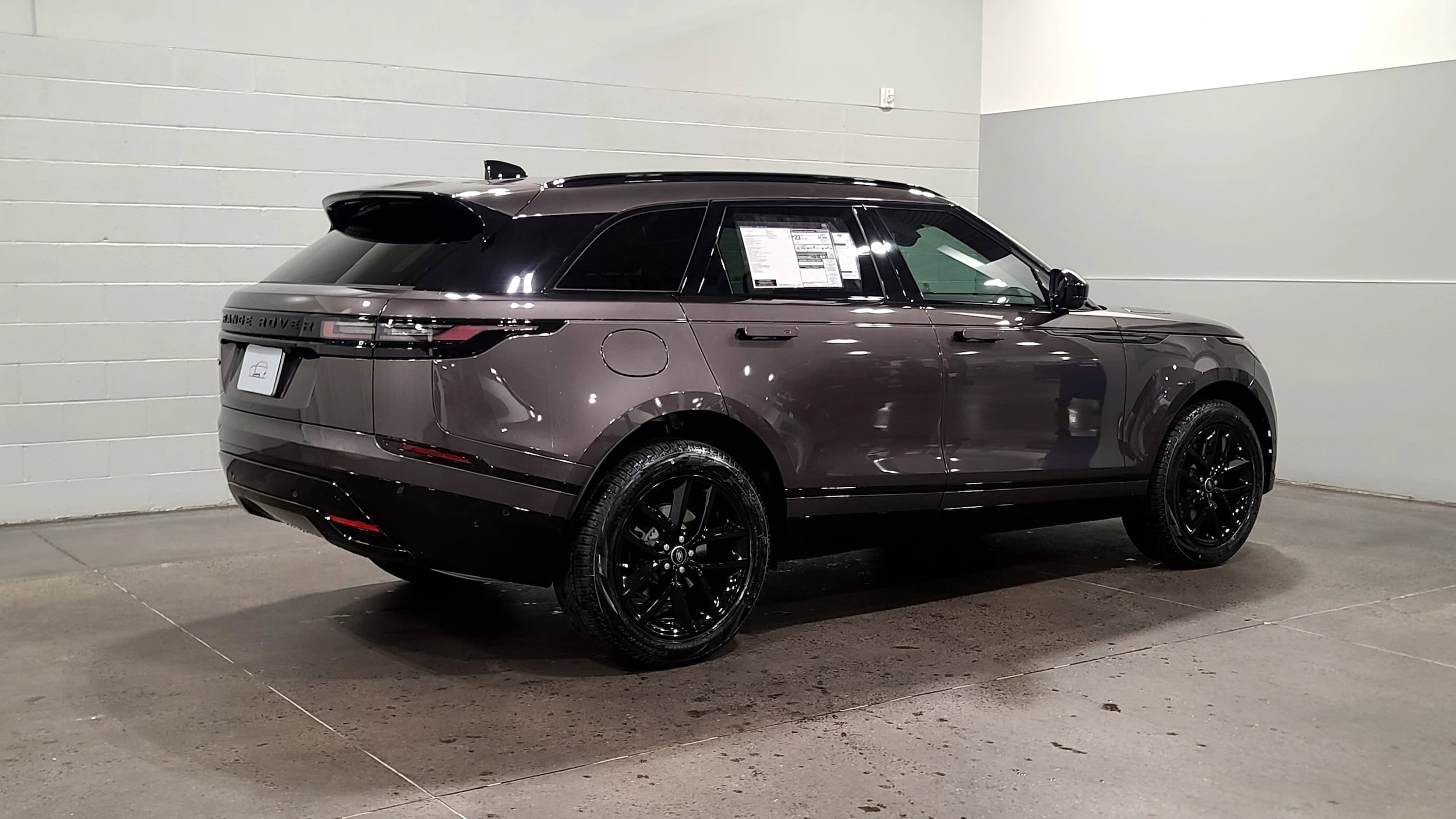 2026 Land Rover Range Rover Velar Dynamic SE photo 2