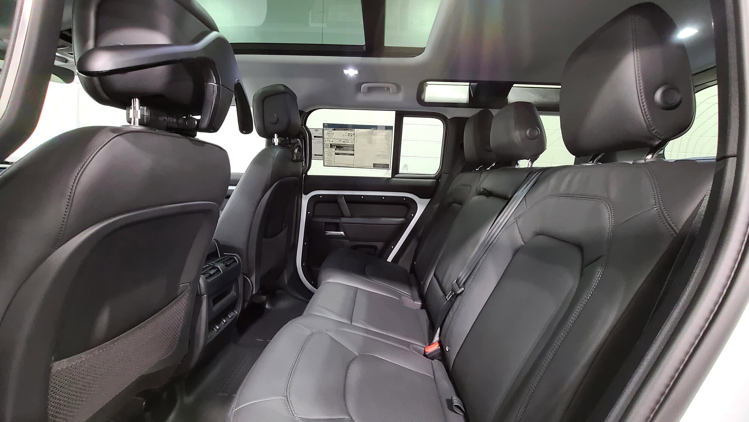 2026 Land Rover Defender X-Dynamic SE photo 5