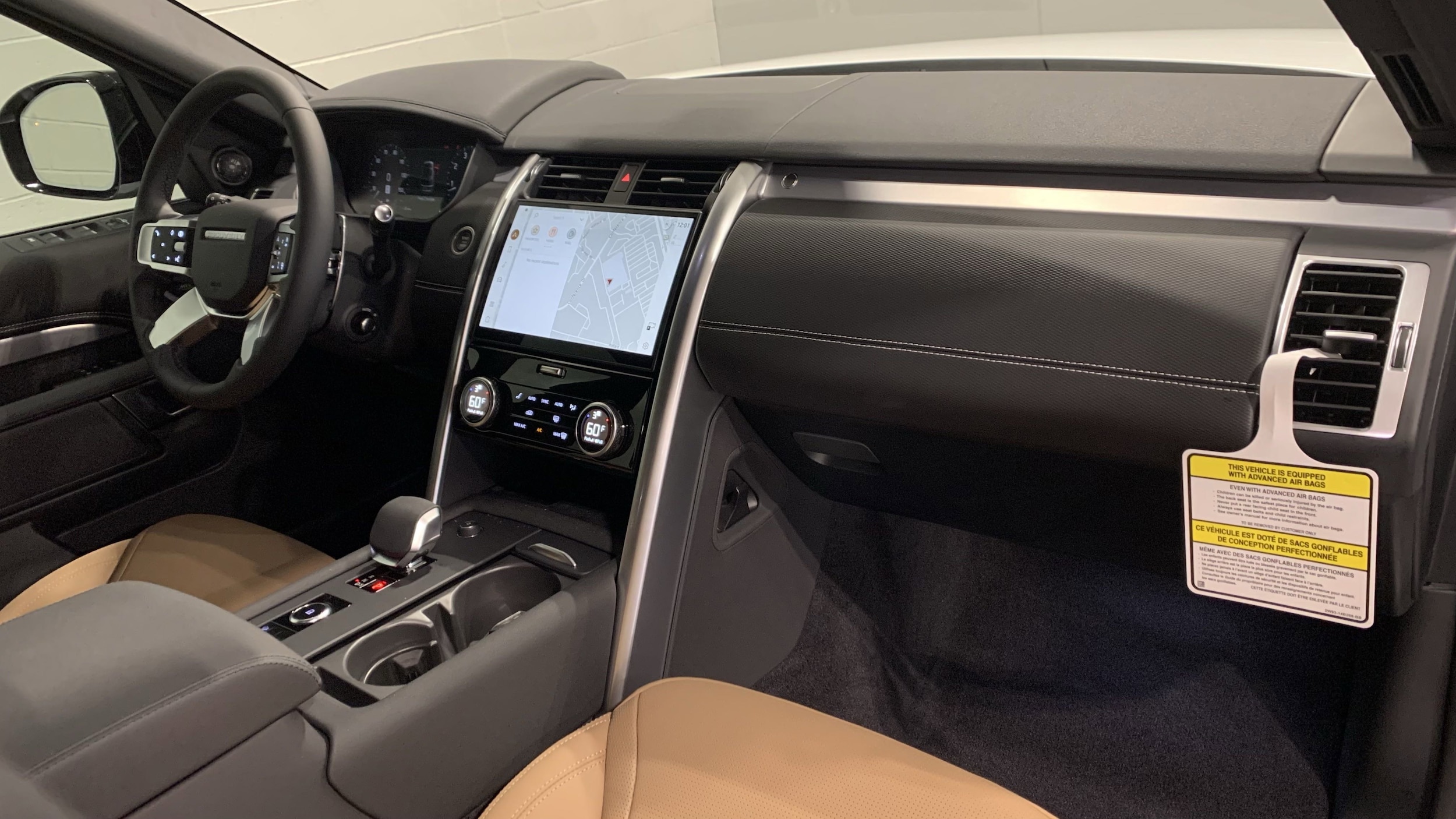 2025 Land Rover Discovery Dynamic SE photo 3