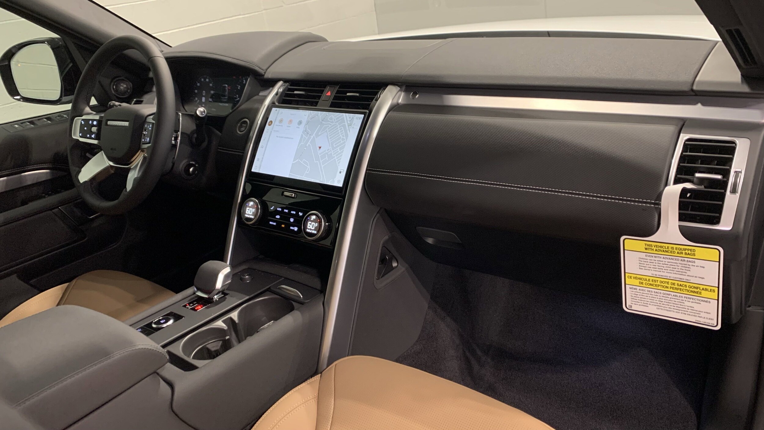 2025 Land Rover Discovery SE photo 3