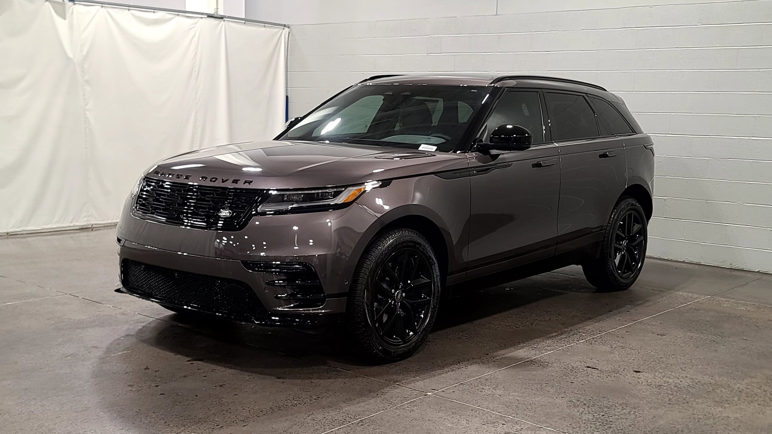 2026 Land Rover Range Rover Velar Dynamic SE's photo