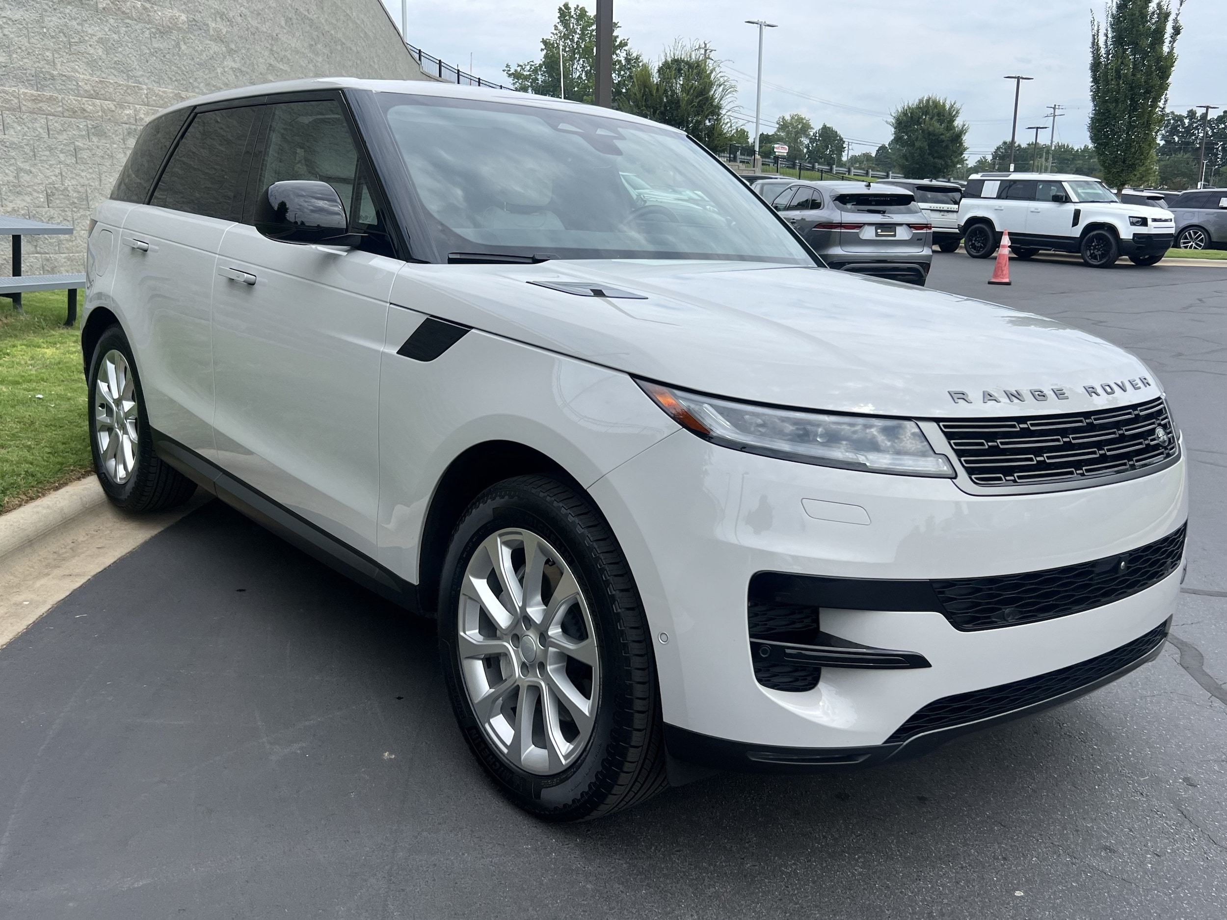 2024 Land Rover Range Rover Sport SE