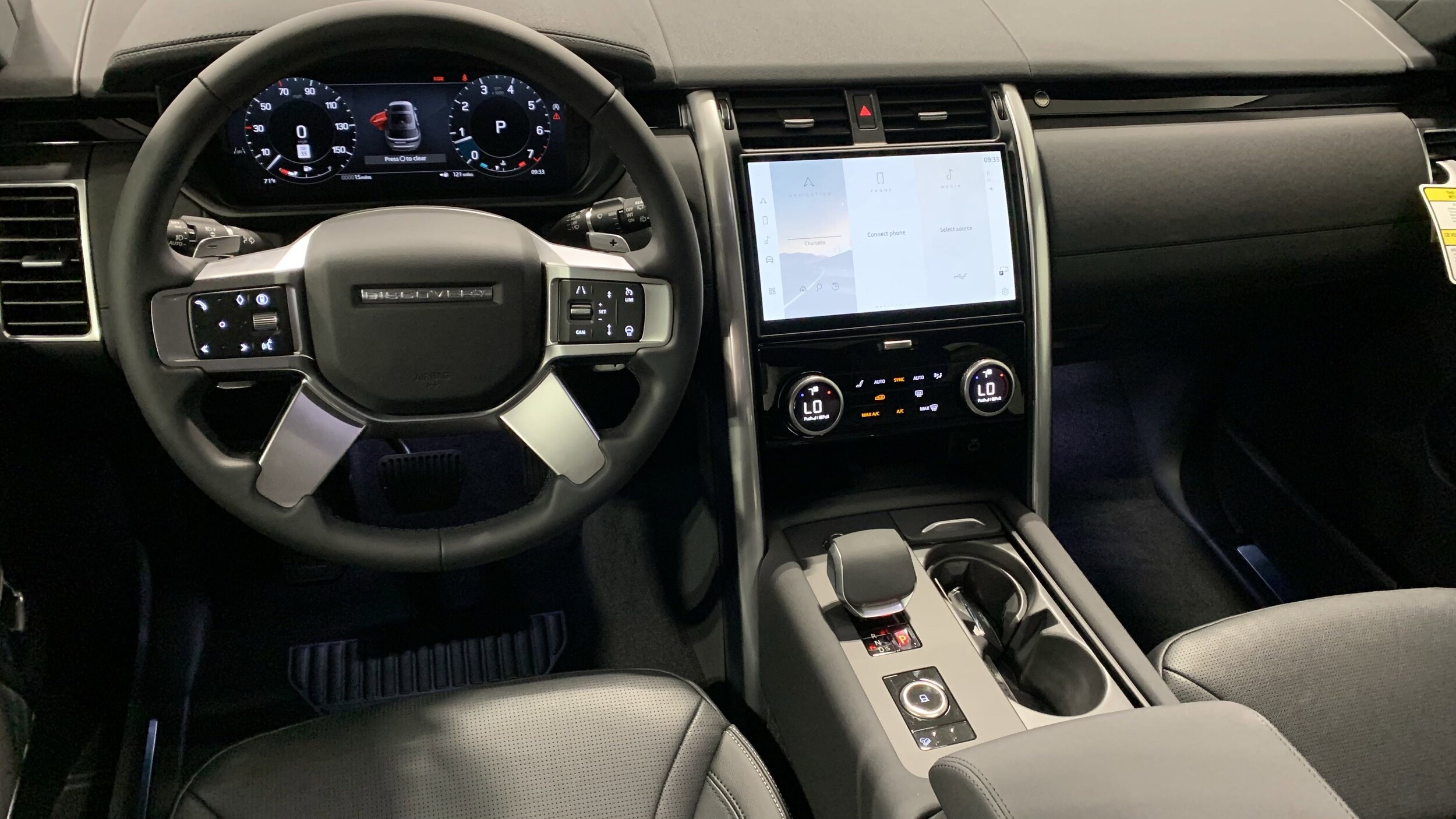 2025 Land Rover Discovery S photo 3