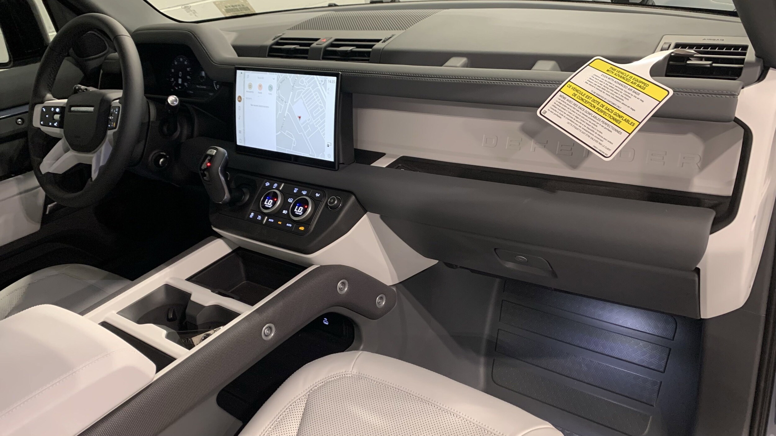 2025 Land Rover Defender 110 S photo 3