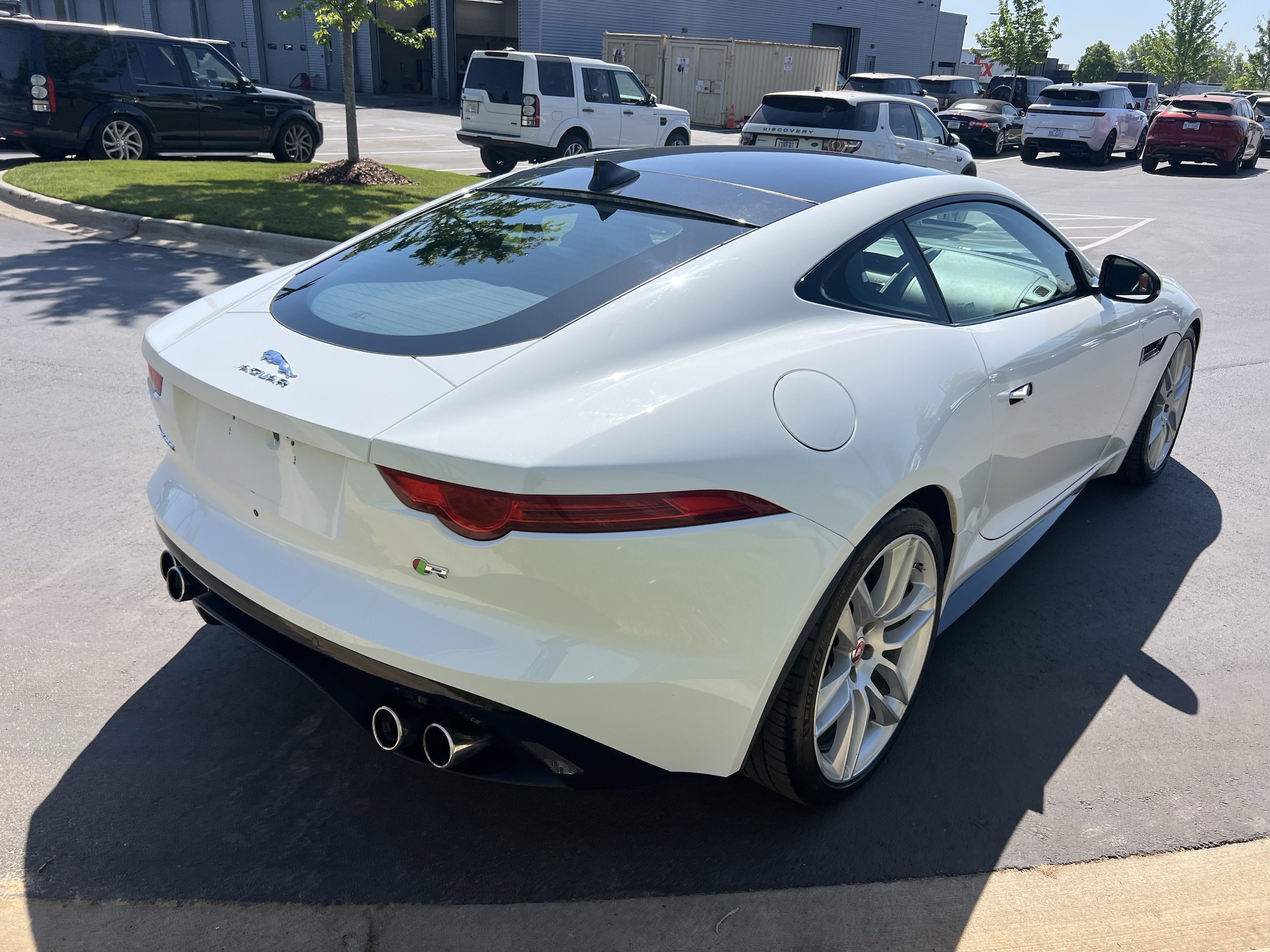 2015 Jaguar F-TYPE V8 R photo 4