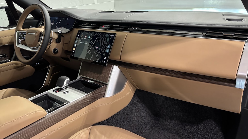 New 2026 Land Rover Range Rover SE LWB 7-Seats / V8 SUV