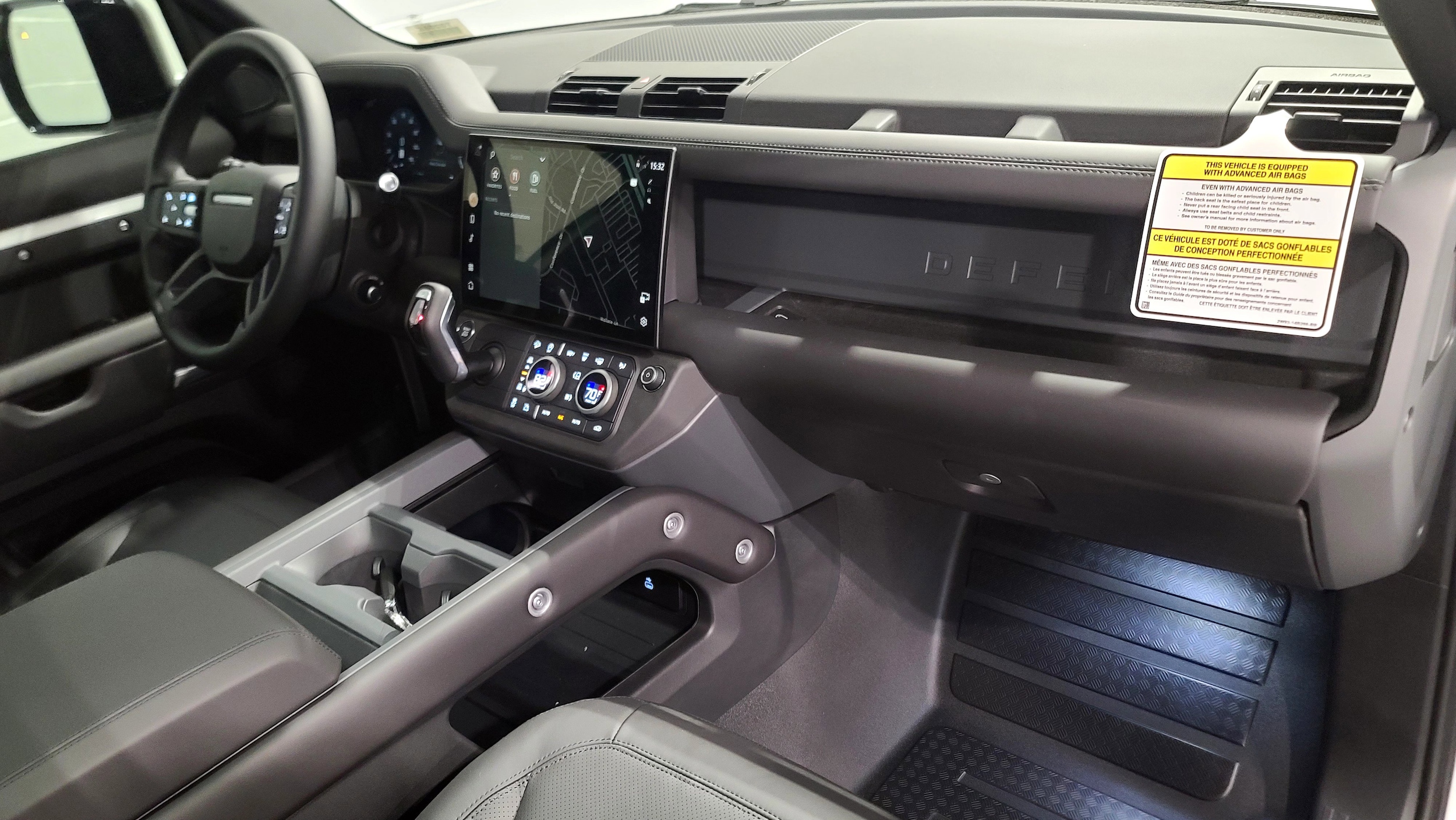 2026 Land Rover Defender X-Dynamic SE photo 3