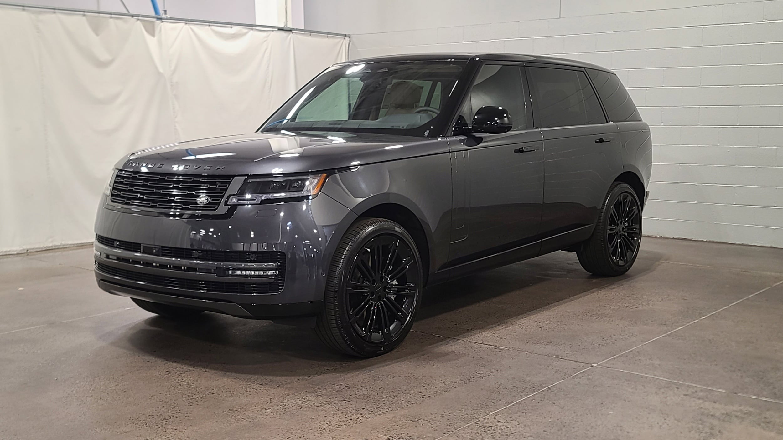 2026 Land Rover Range Rover 4.4 SE LWB 7's photo
