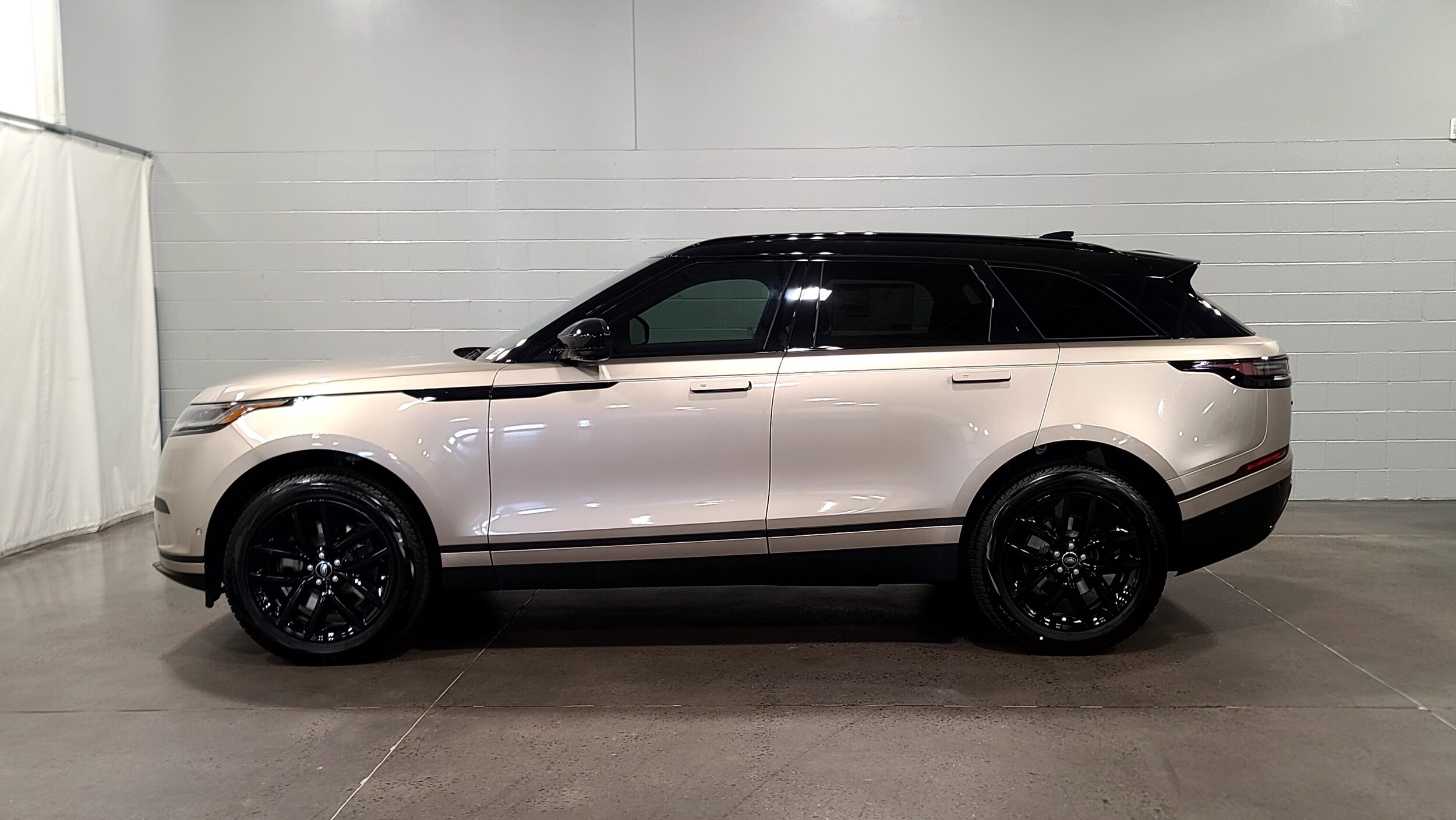 2026 Land Rover Range Rover Velar S photo 6