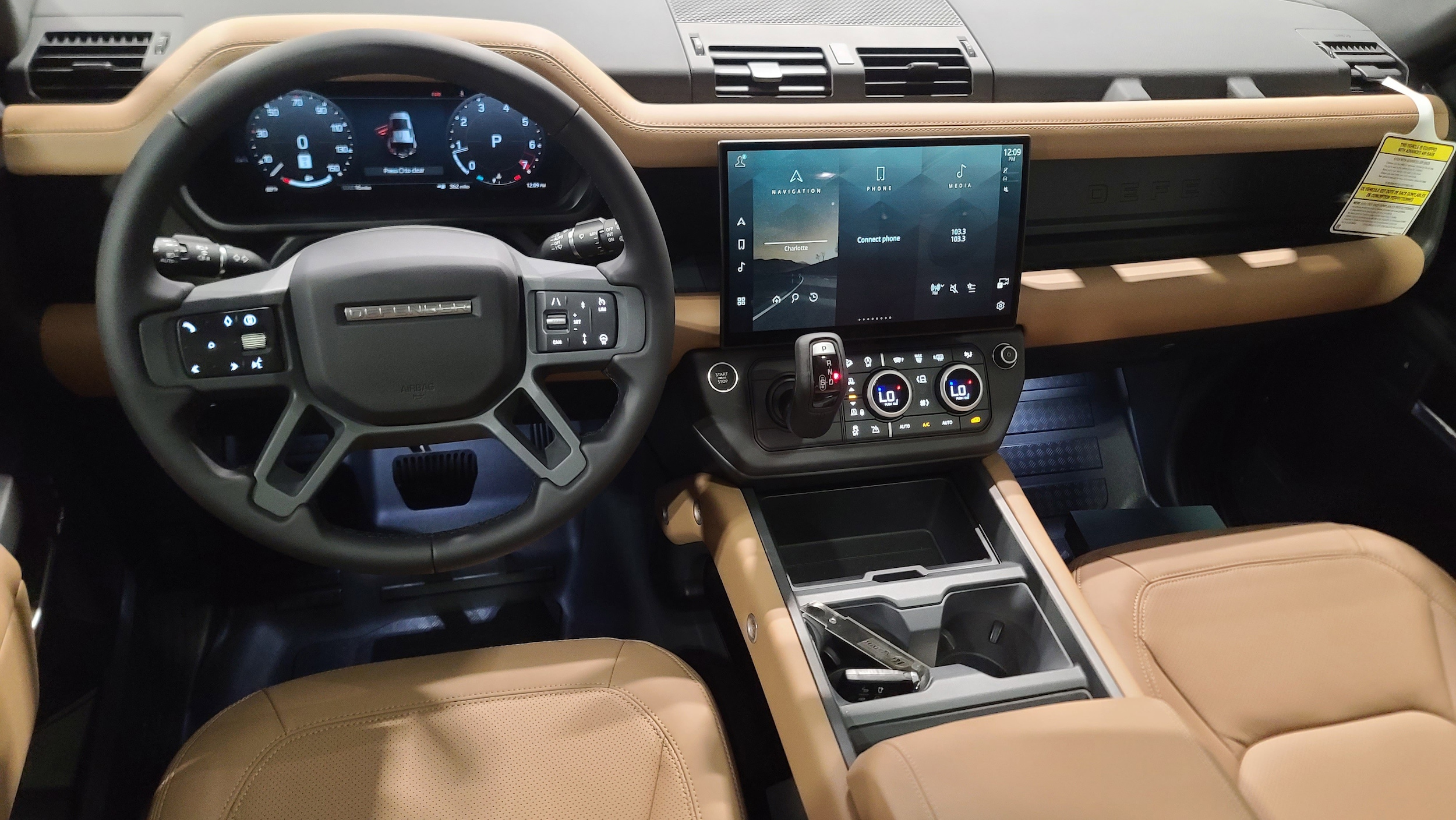 2026 Land Rover Defender X-Dynamic SE photo 4