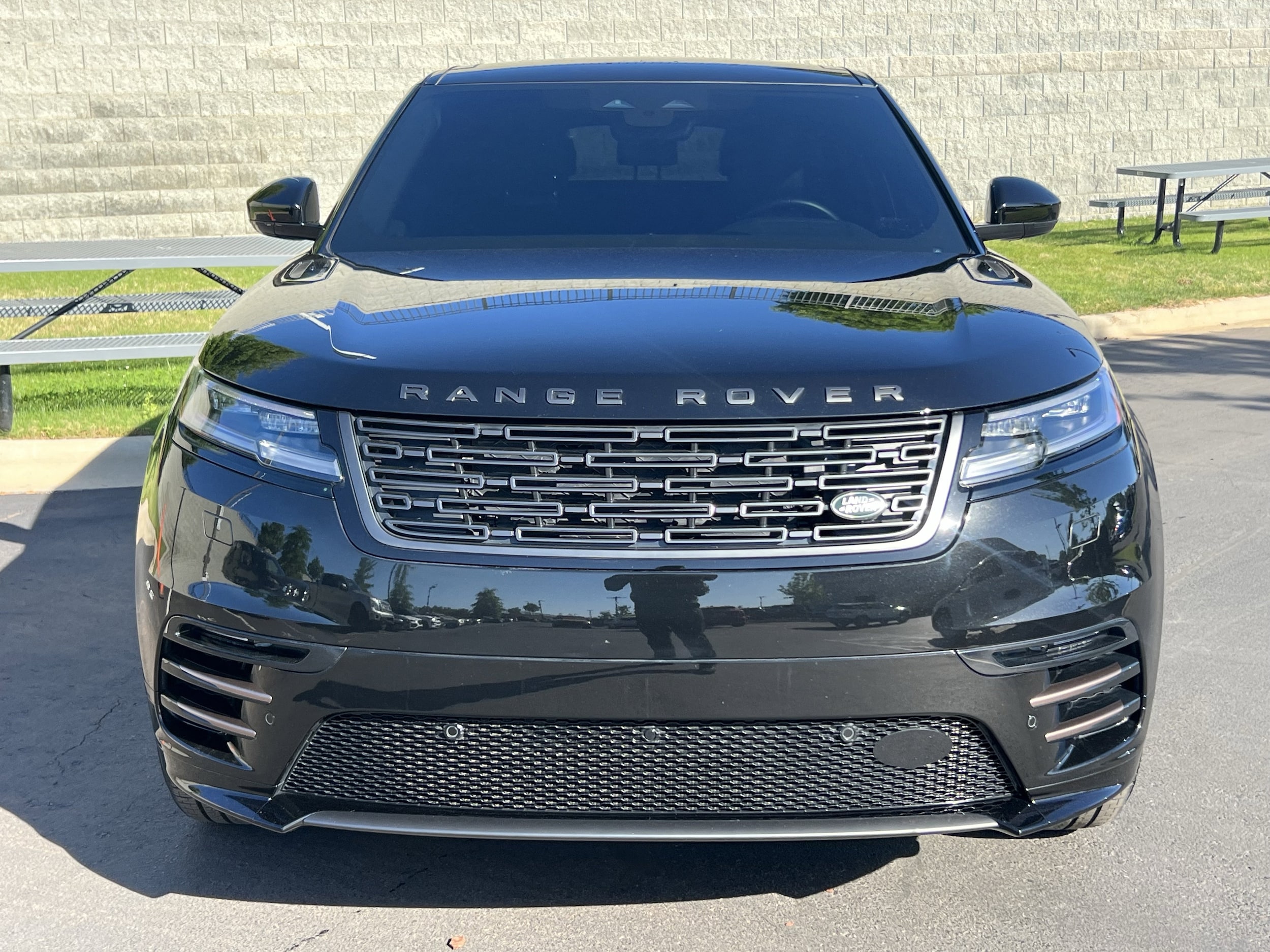 2025 Land Rover Range Rover Velar Dynamic SE photo 3